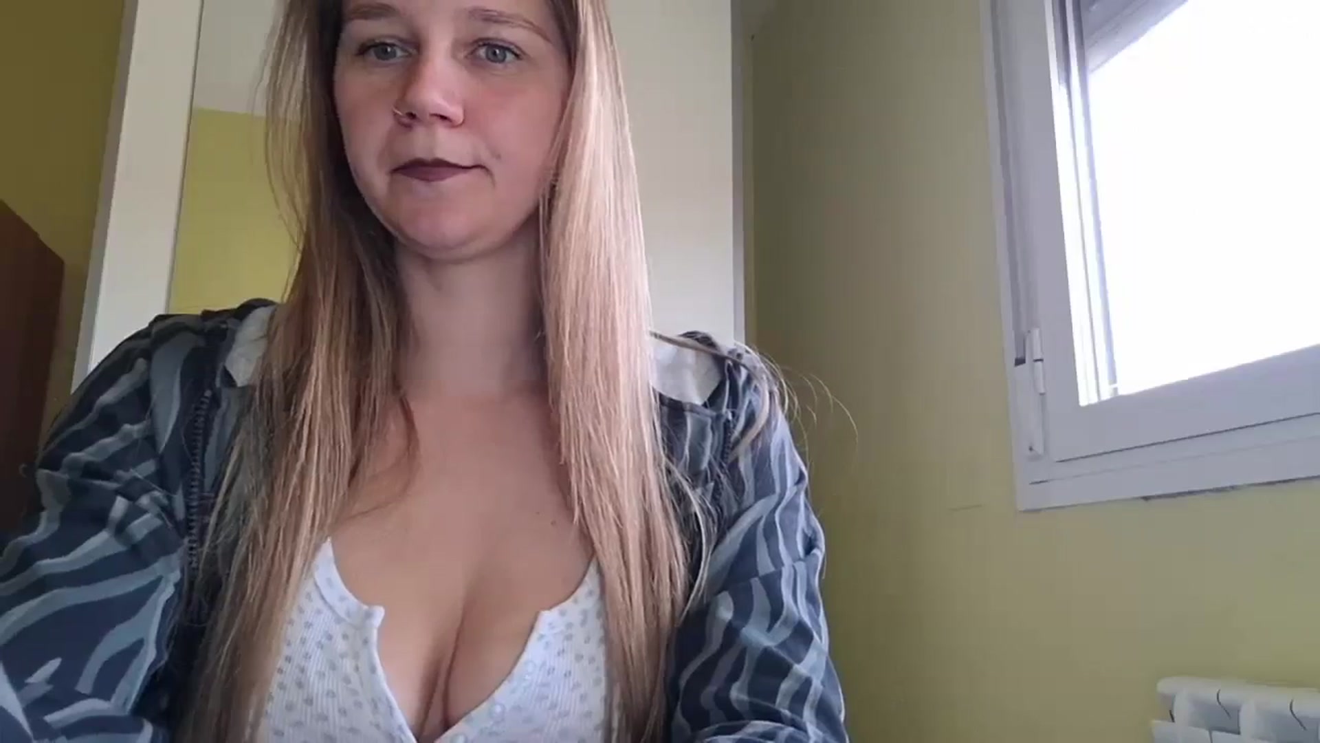 Gallery image thumbnail from KrisssKiss1's myfreecams stream on, 05/04/2026, 12:34 image 7 of 20