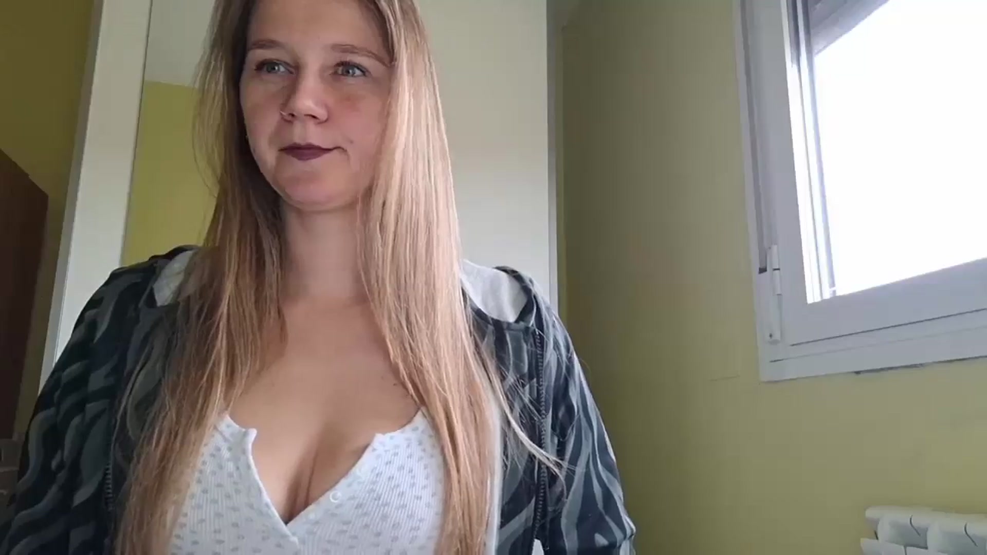 Gallery image thumbnail from KrisssKiss1's myfreecams stream on, 05/04/2026, 12:34 image 19 of 20