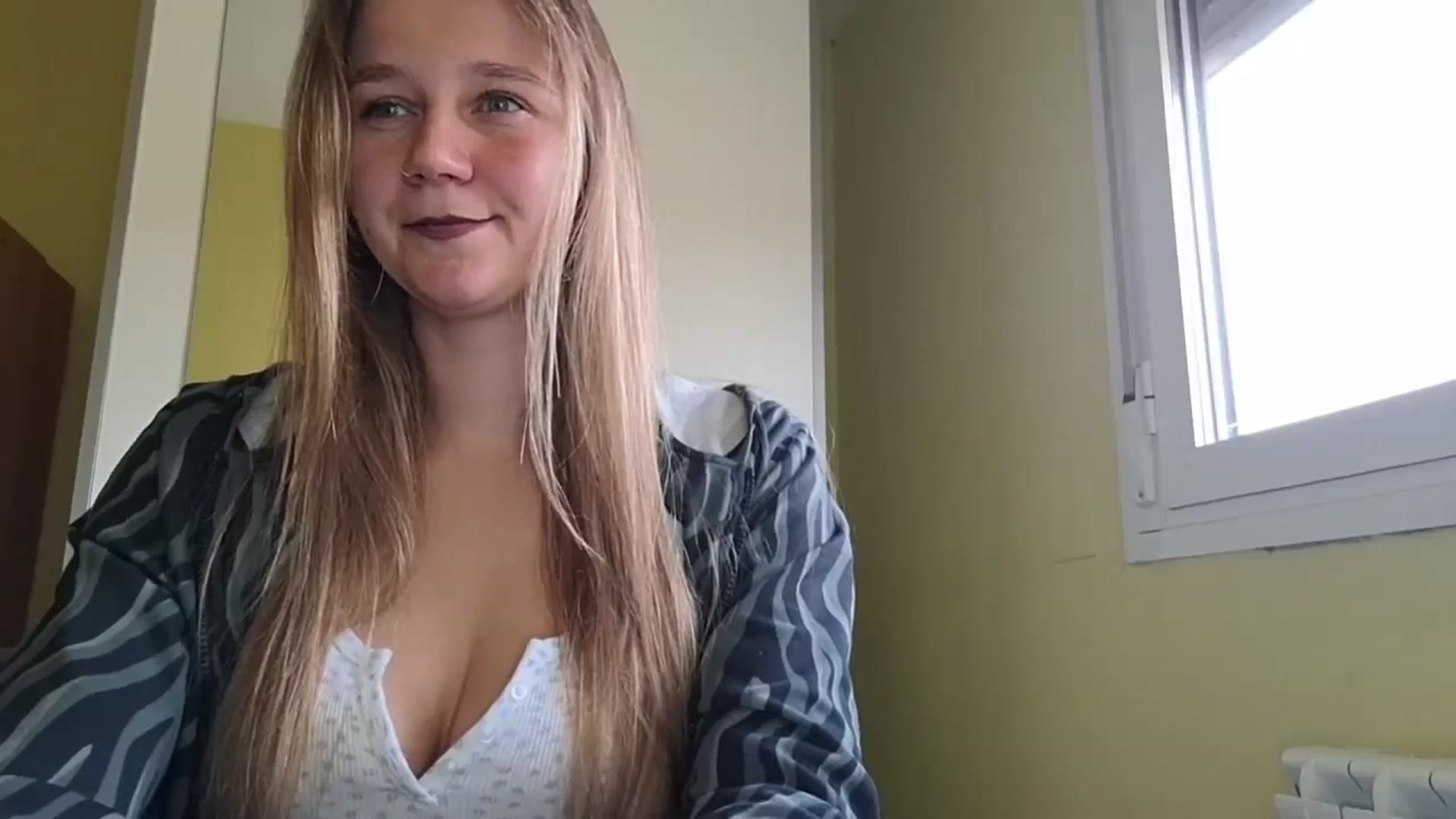 Gallery image thumbnail from KrisssKiss1's myfreecams stream on, 05/04/2026, 12:34 image 2 of 20