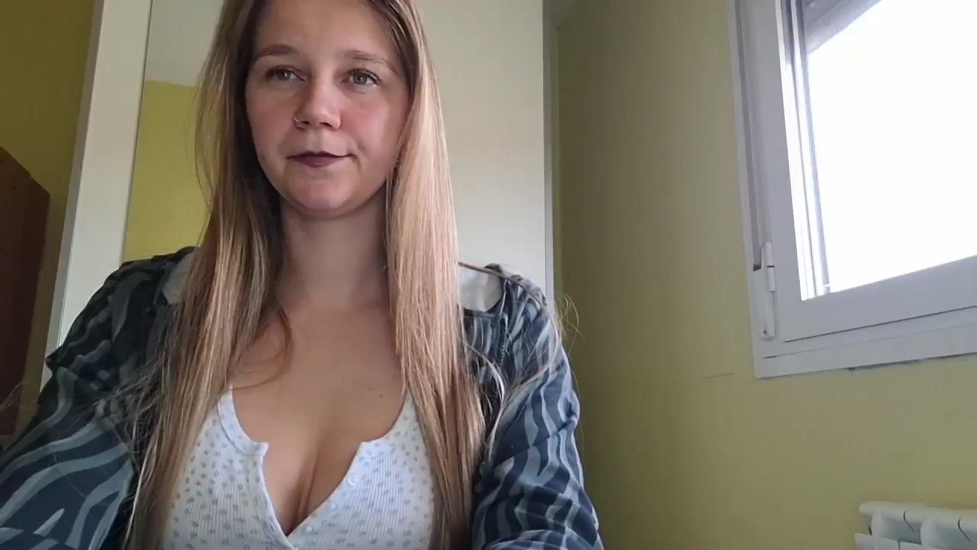 Gallery image thumbnail from KrisssKiss1's myfreecams stream on, 05/04/2026, 12:34 image 5 of 20