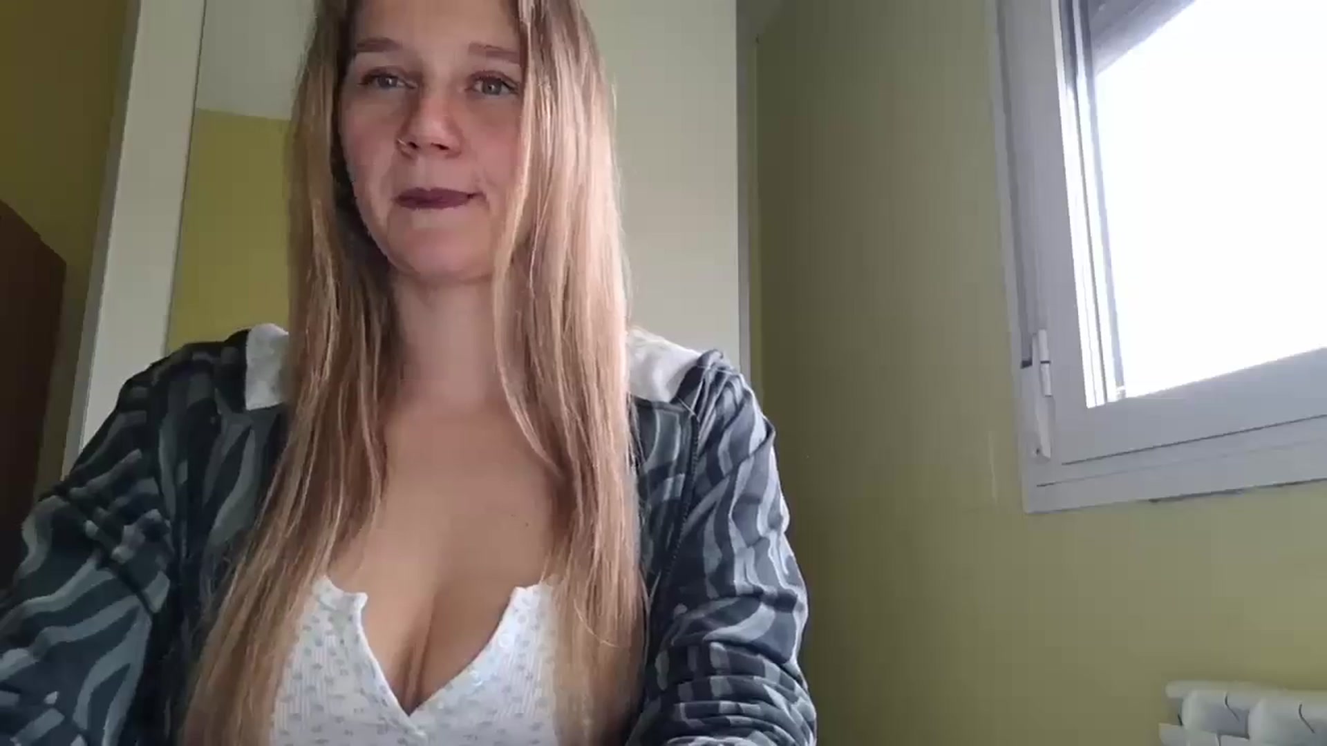 Gallery image thumbnail from KrisssKiss1's myfreecams stream on, 05/04/2026, 14:49 image 4 of 20