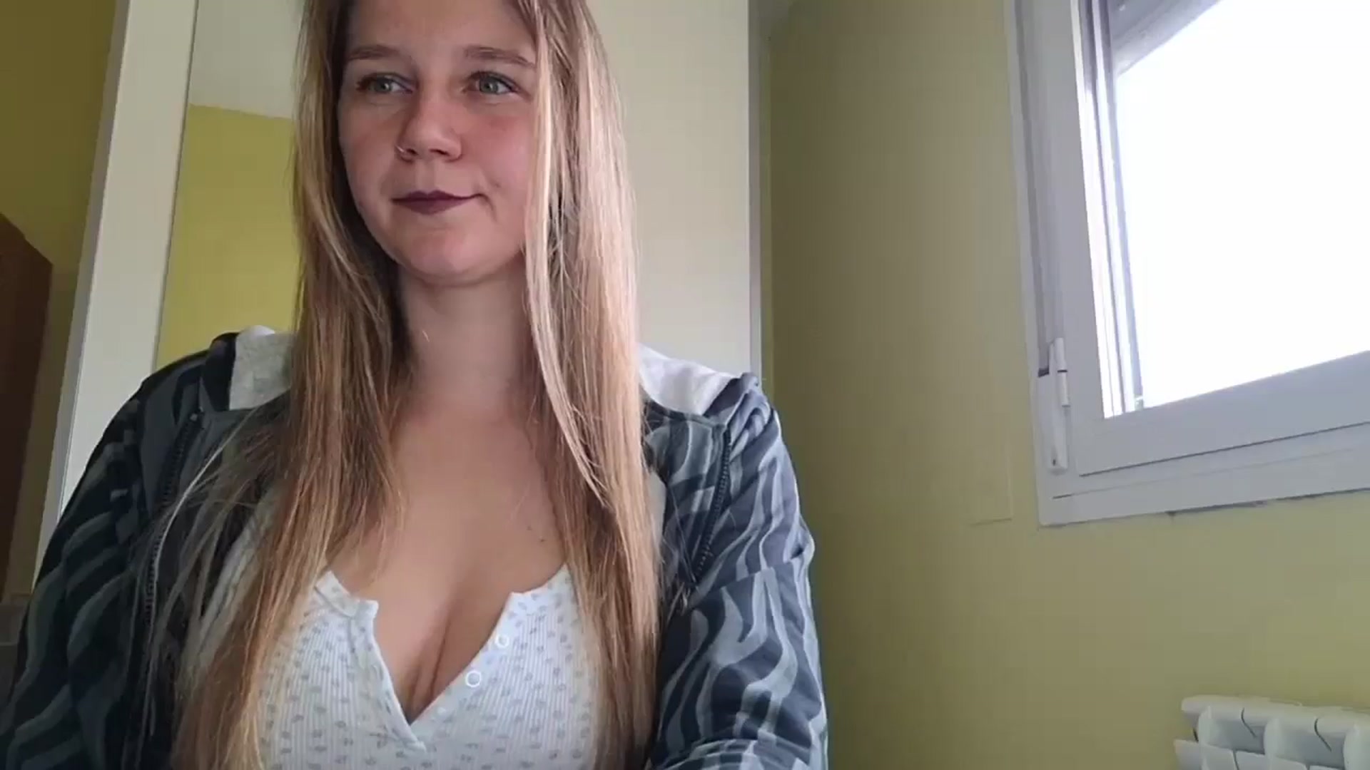 Gallery image thumbnail from KrisssKiss1's myfreecams stream on, 05/04/2026, 14:49 image 15 of 20