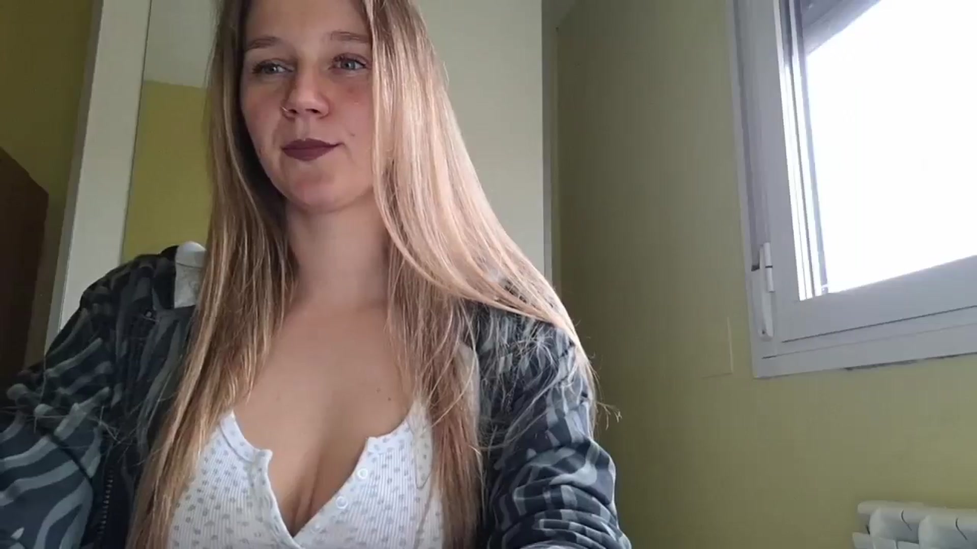 Gallery image thumbnail from KrisssKiss1's myfreecams stream on, 05/04/2026, 14:49 image 5 of 20