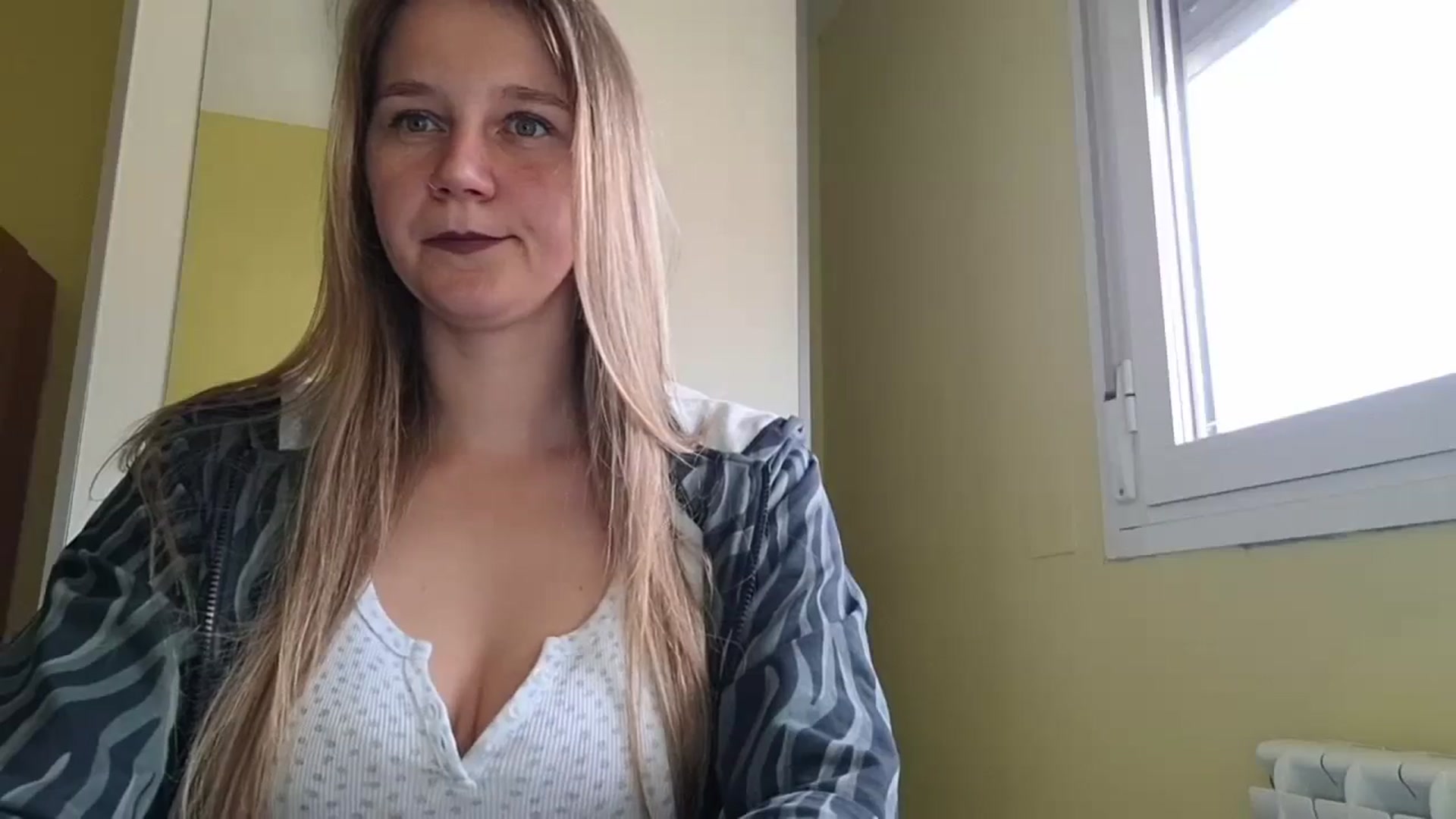 Gallery image thumbnail from KrisssKiss1's myfreecams stream on, 05/04/2026, 14:49 image 17 of 20