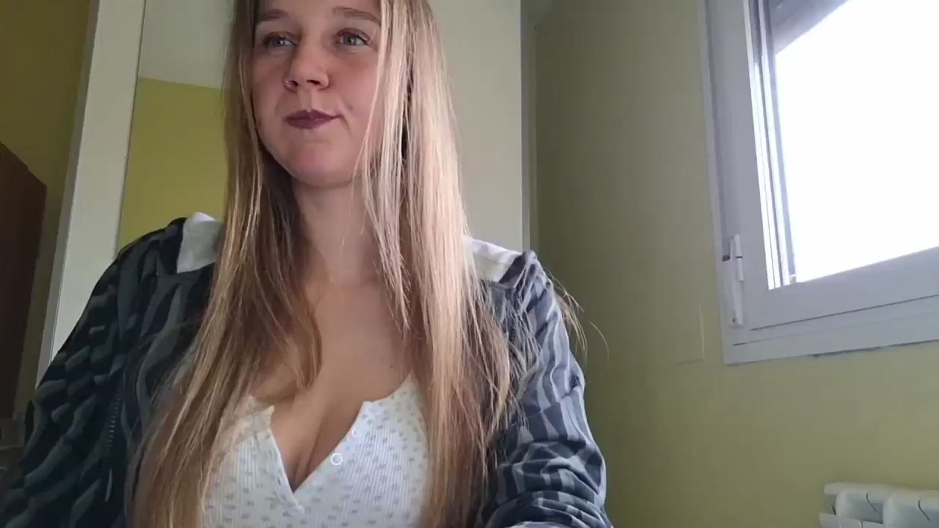 Gallery image thumbnail from KrisssKiss1's myfreecams stream on, 05/04/2026, 14:49 image 9 of 20