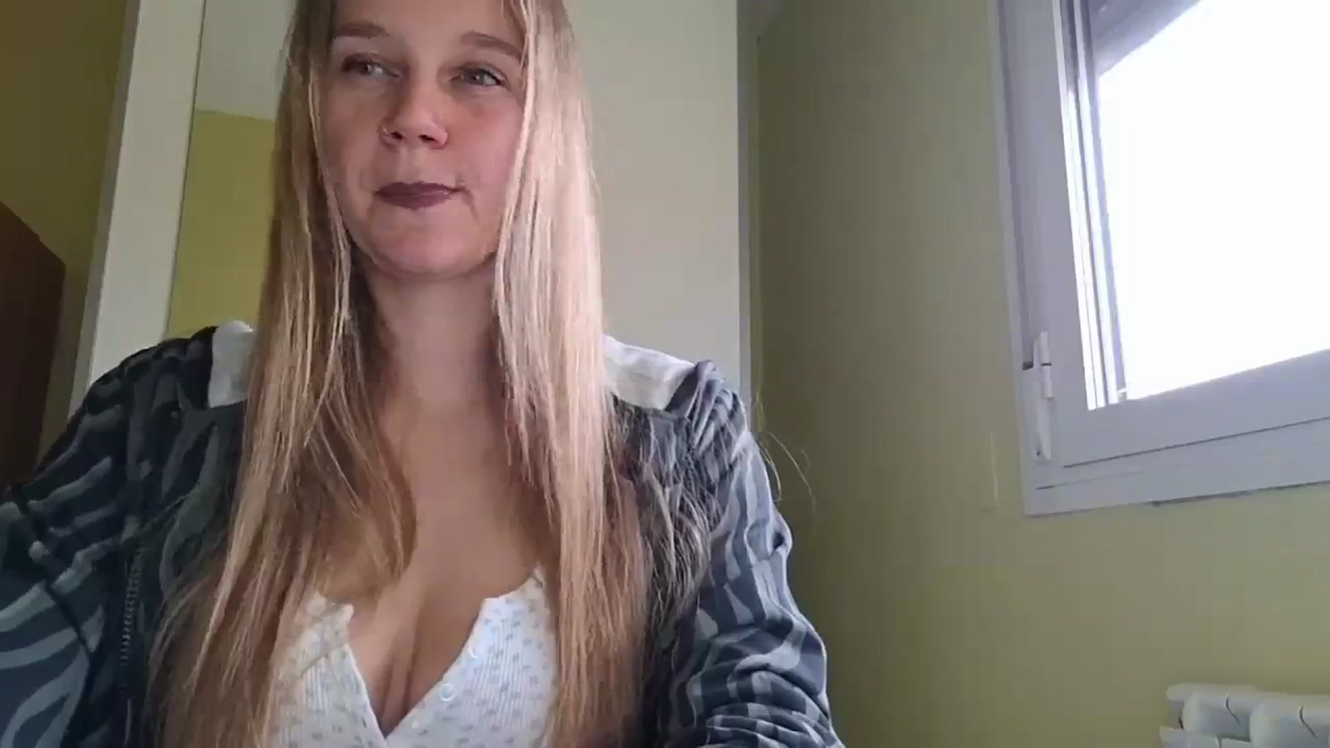 Gallery image thumbnail from KrisssKiss1's myfreecams stream on, 05/04/2026, 14:49 image 10 of 20