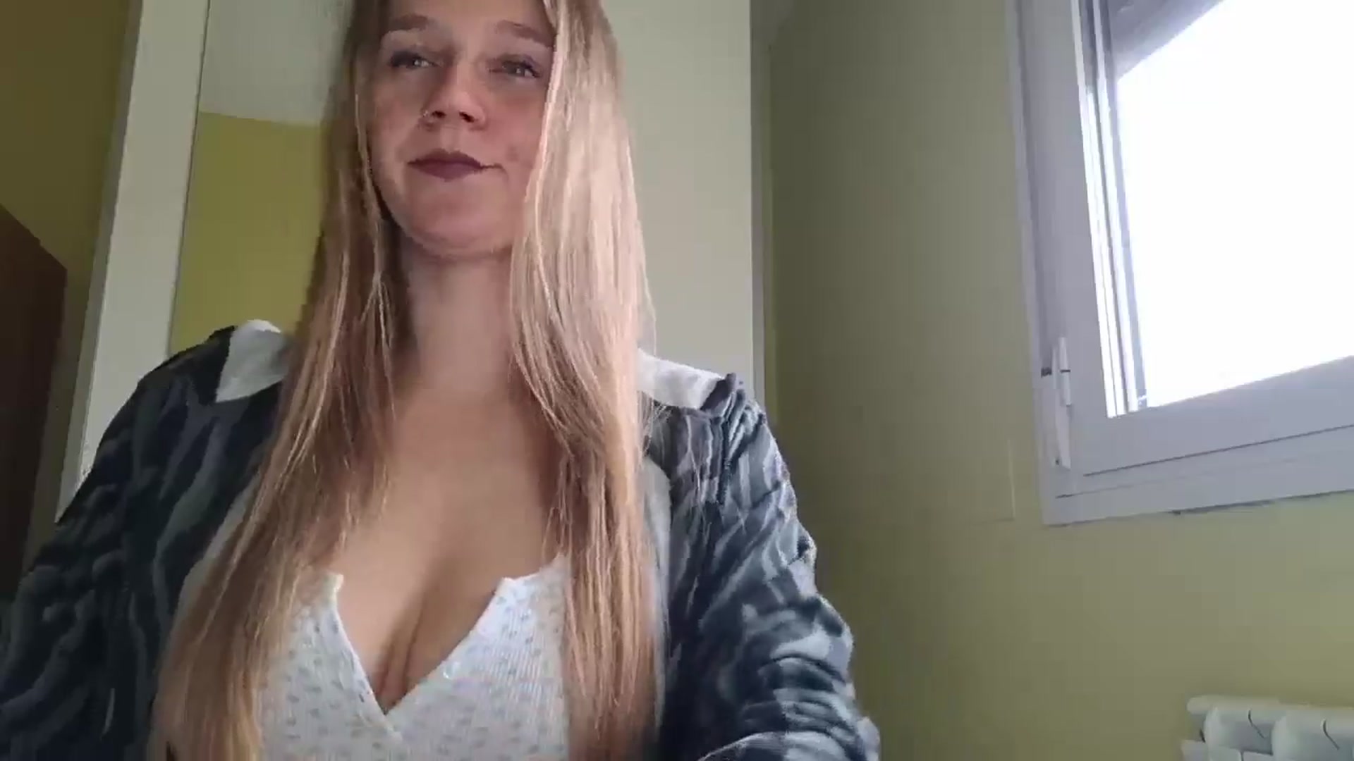 Gallery image thumbnail from KrisssKiss1's myfreecams stream on, 05/04/2026, 14:49 image 8 of 20