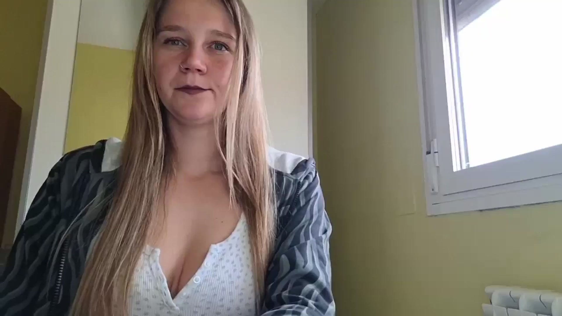 Gallery image thumbnail from KrisssKiss1's myfreecams stream on, 05/04/2026, 14:49 image 16 of 20