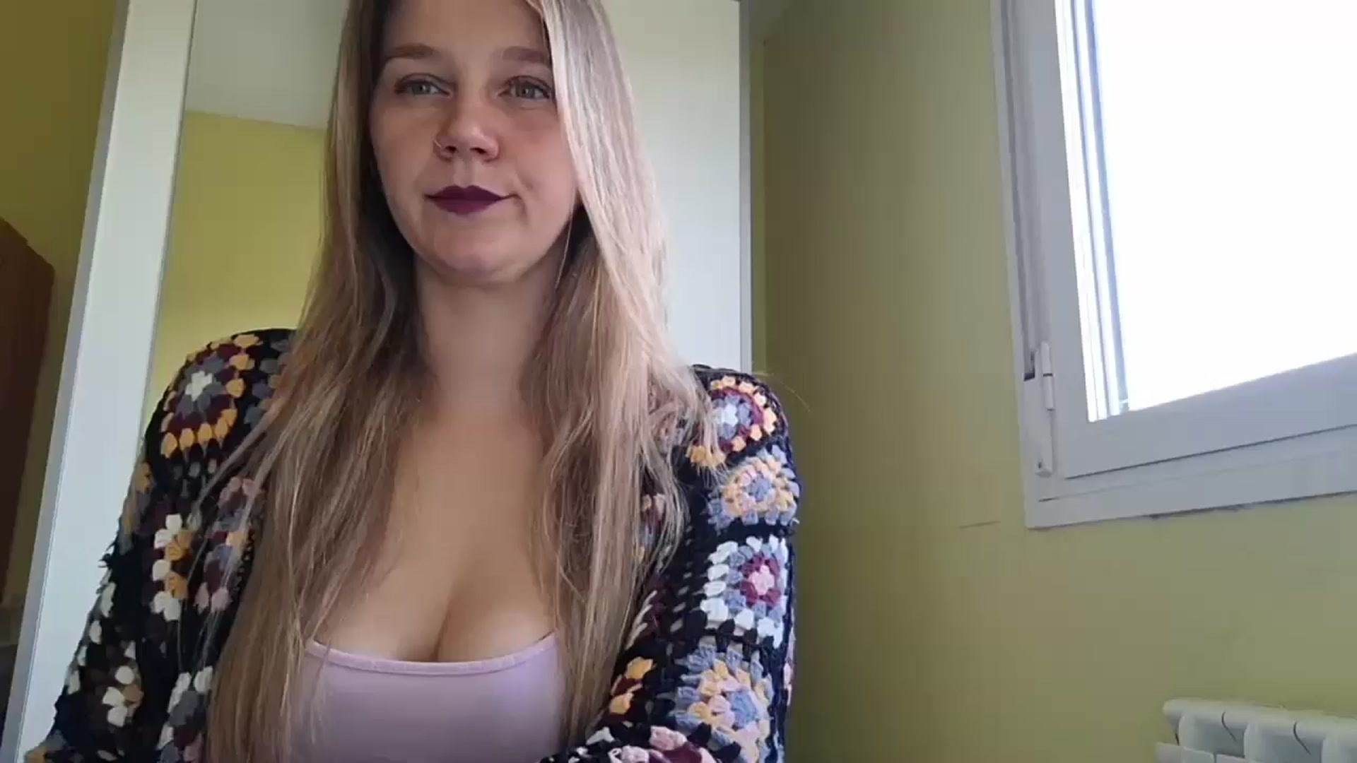 Gallery image thumbnail from KrisssKiss1's myfreecams stream on, 05/05/2026, 11:28 image 17 of 20