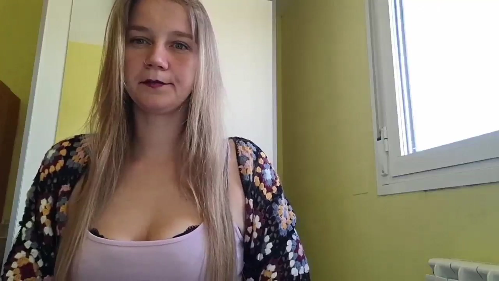 Gallery image thumbnail from KrisssKiss1's myfreecams stream on, 05/05/2026, 13:39 image 7 of 20