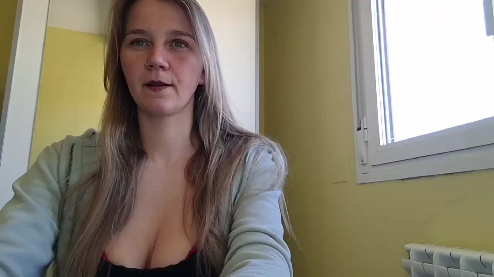 Gallery image thumbnail from KrisssKiss1's myfreecams stream on, 05/06/2026, 14:01 image 16 of 20