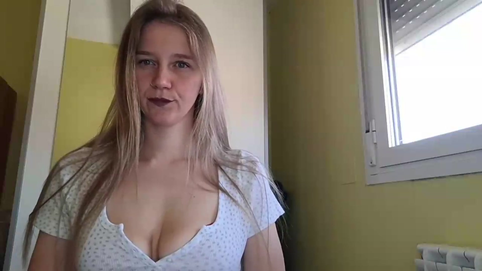 Gallery image thumbnail from KrisssKiss1's myfreecams stream on, 05/28/2026, 14:58 image 4 of 20