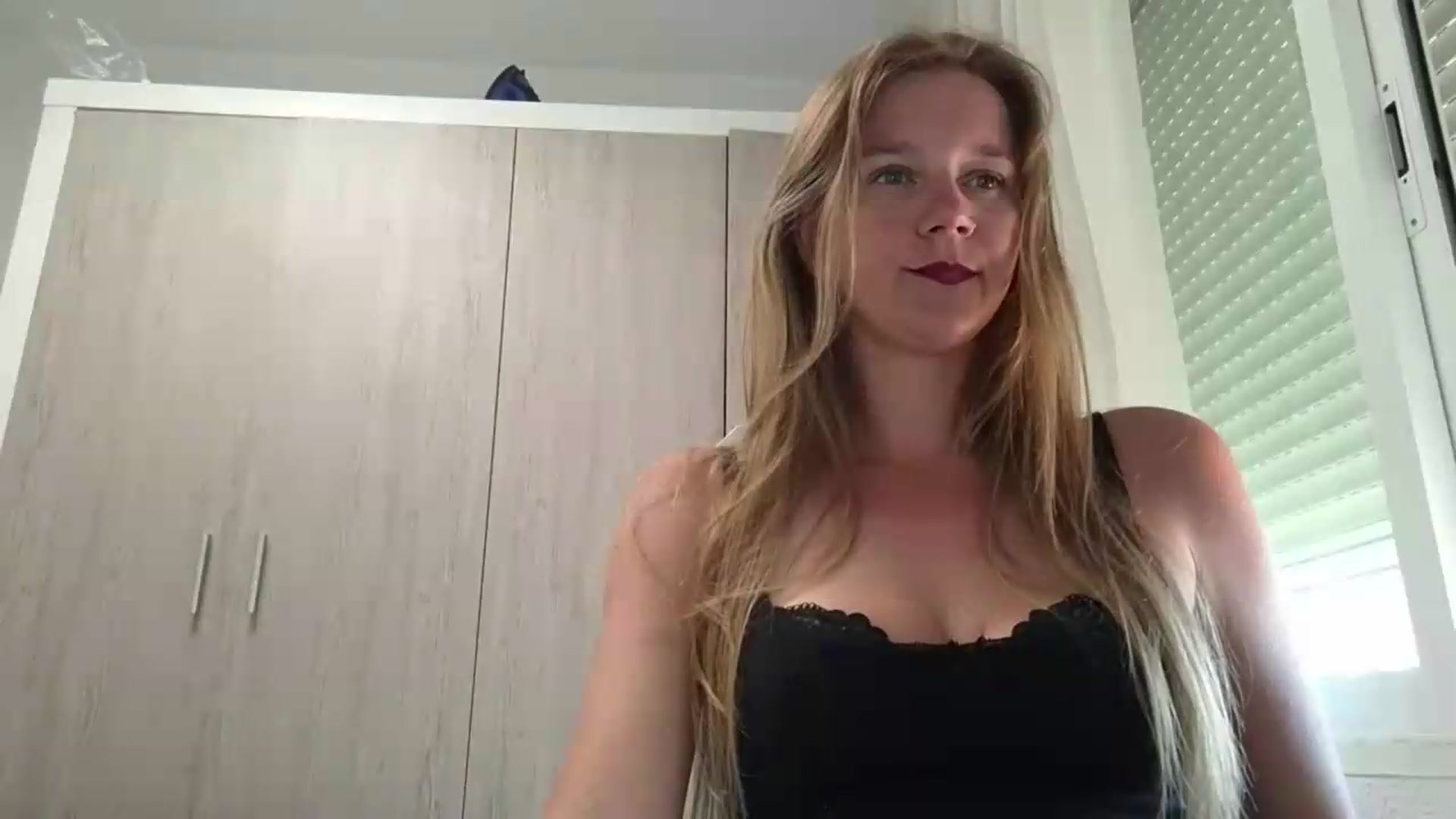 Gallery image thumbnail from KrisssKiss1's myfreecams stream on, 06/14/2026, 12:06 image 18 of 20