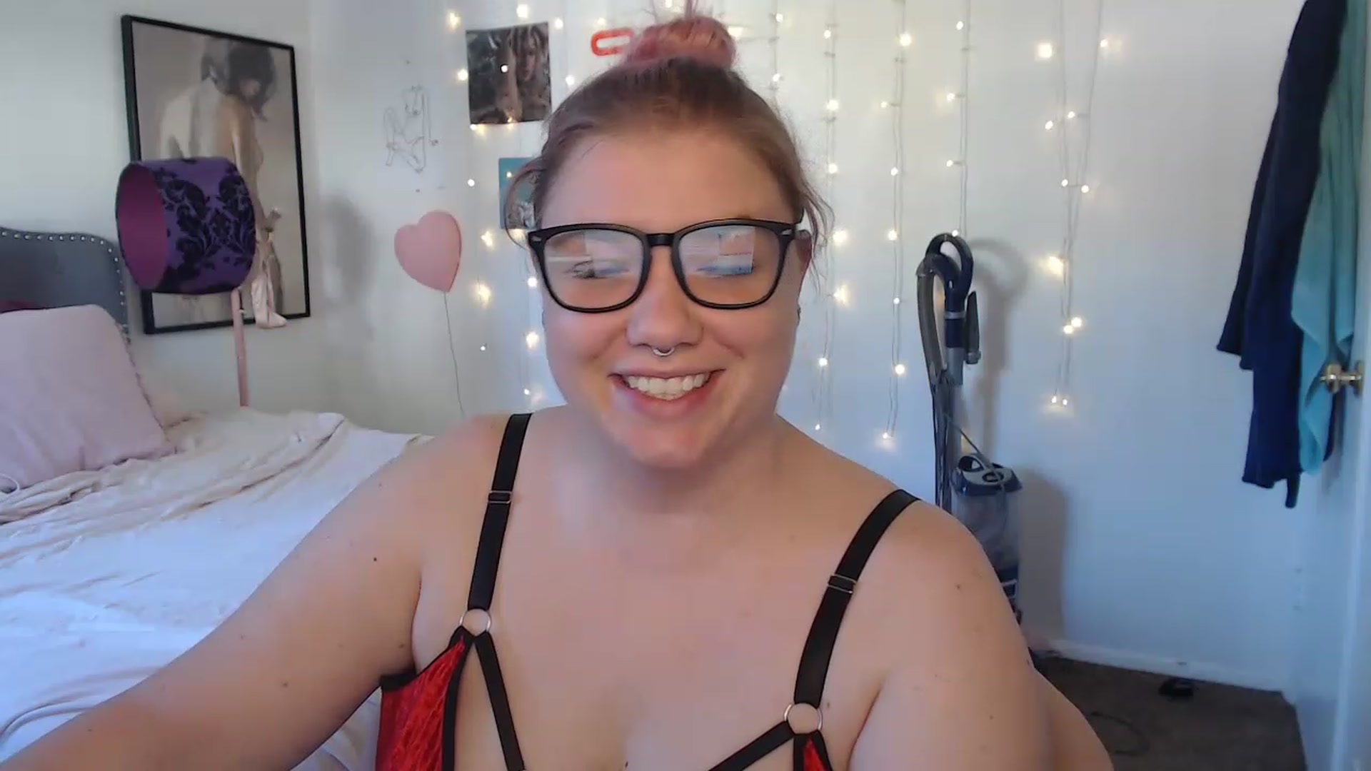 Gallery image thumbnail from KrissyBae's myfreecams stream on, 06/12/2023, 02:04 image 19 of 20
