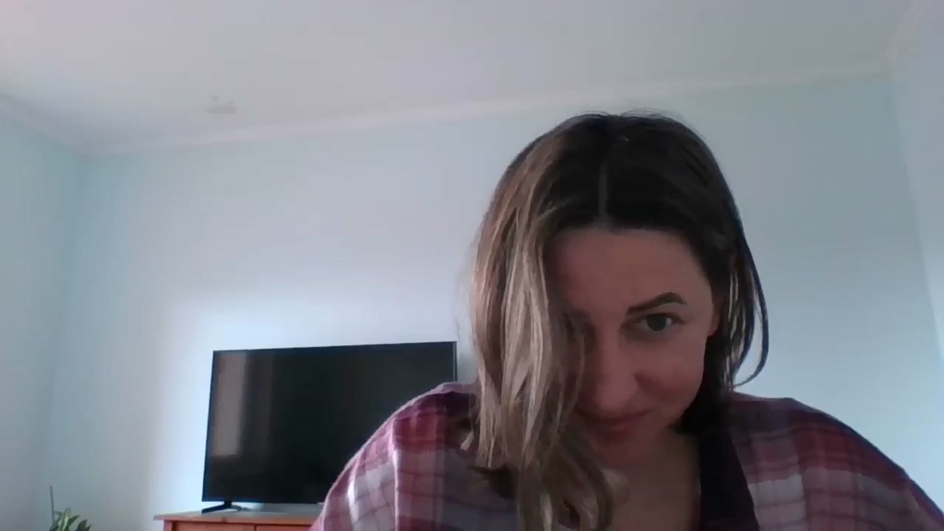 Gallery image thumbnail from Krissy_Lace's myfreecams stream on, 04/13/2026, 11:24 image 5 of 20