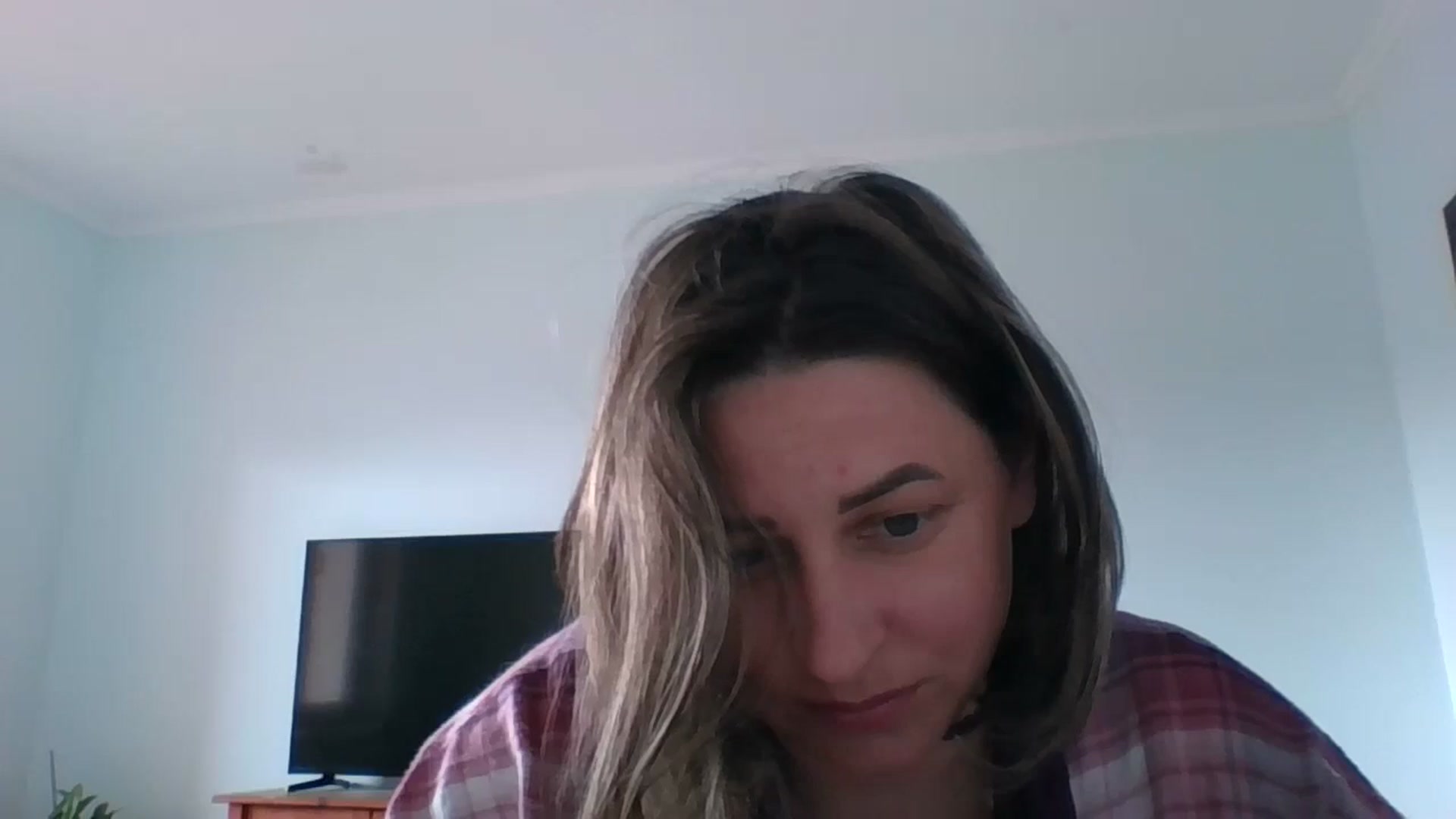 Gallery image thumbnail from Krissy_Lace's myfreecams stream on, 04/13/2026, 11:24 image 17 of 20