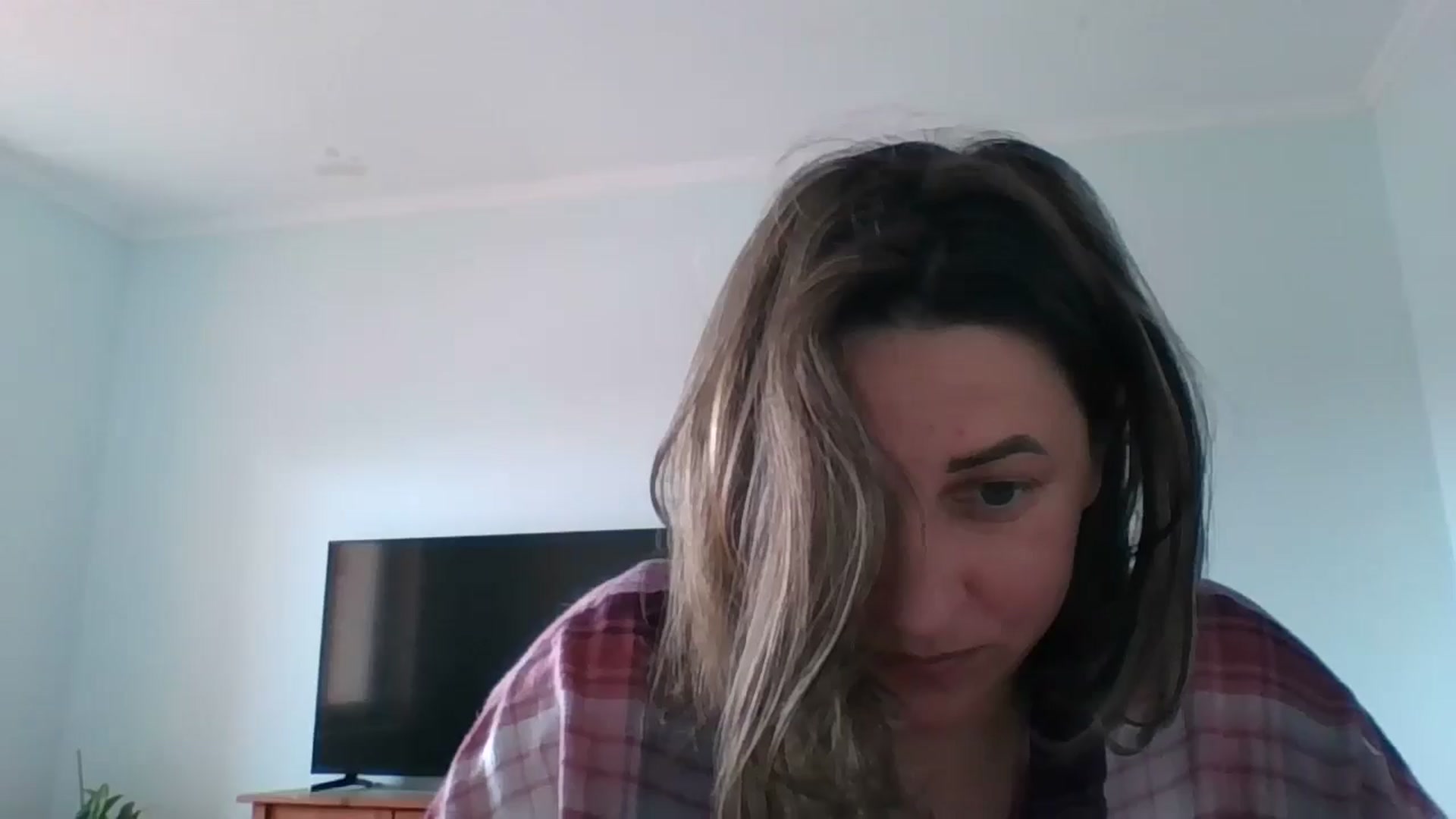 Gallery image thumbnail from Krissy_Lace's myfreecams stream on, 04/13/2026, 11:24 image 16 of 20
