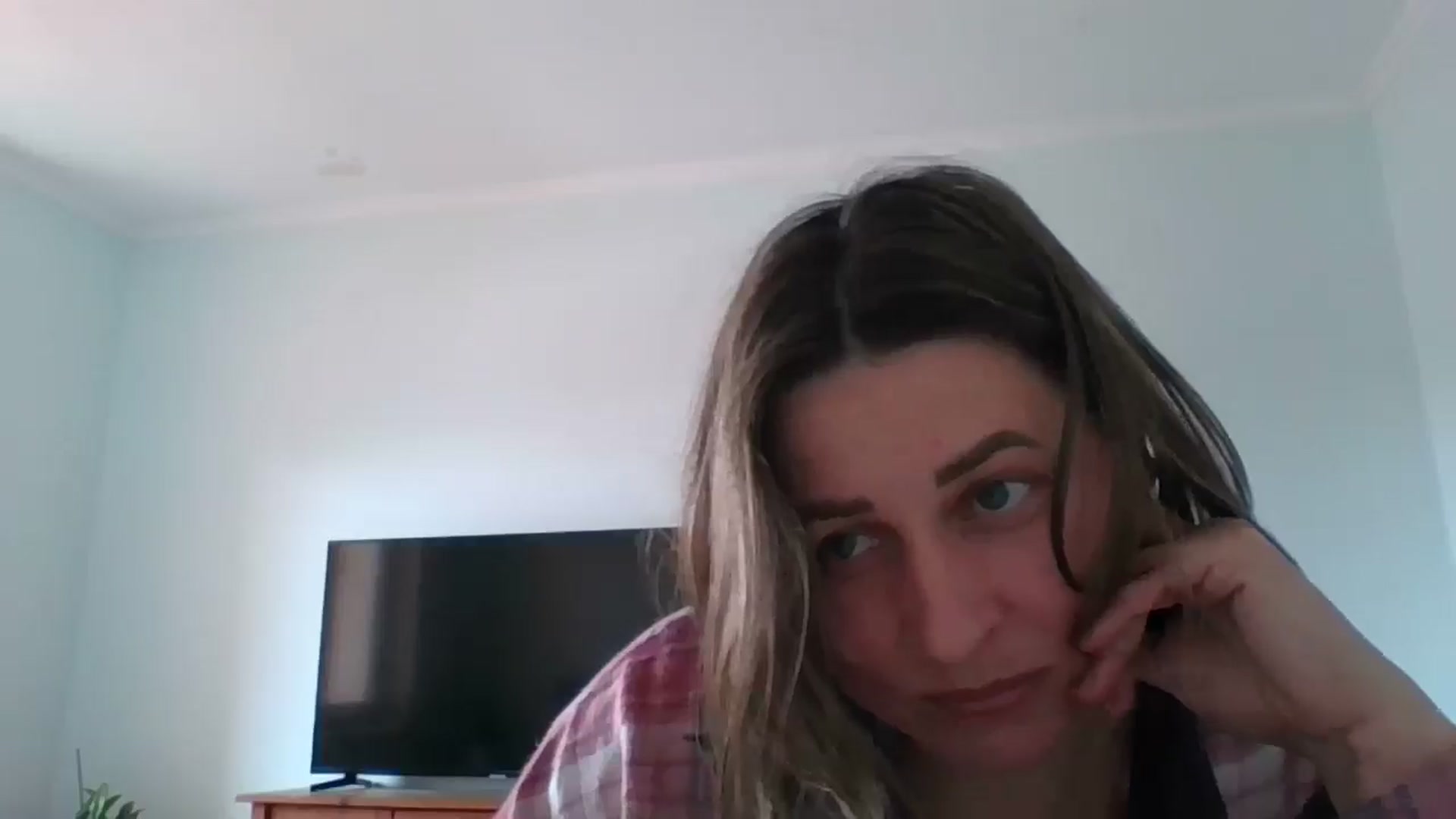 Gallery image thumbnail from Krissy_Lace's myfreecams stream on, 04/13/2026, 11:24 image 6 of 20