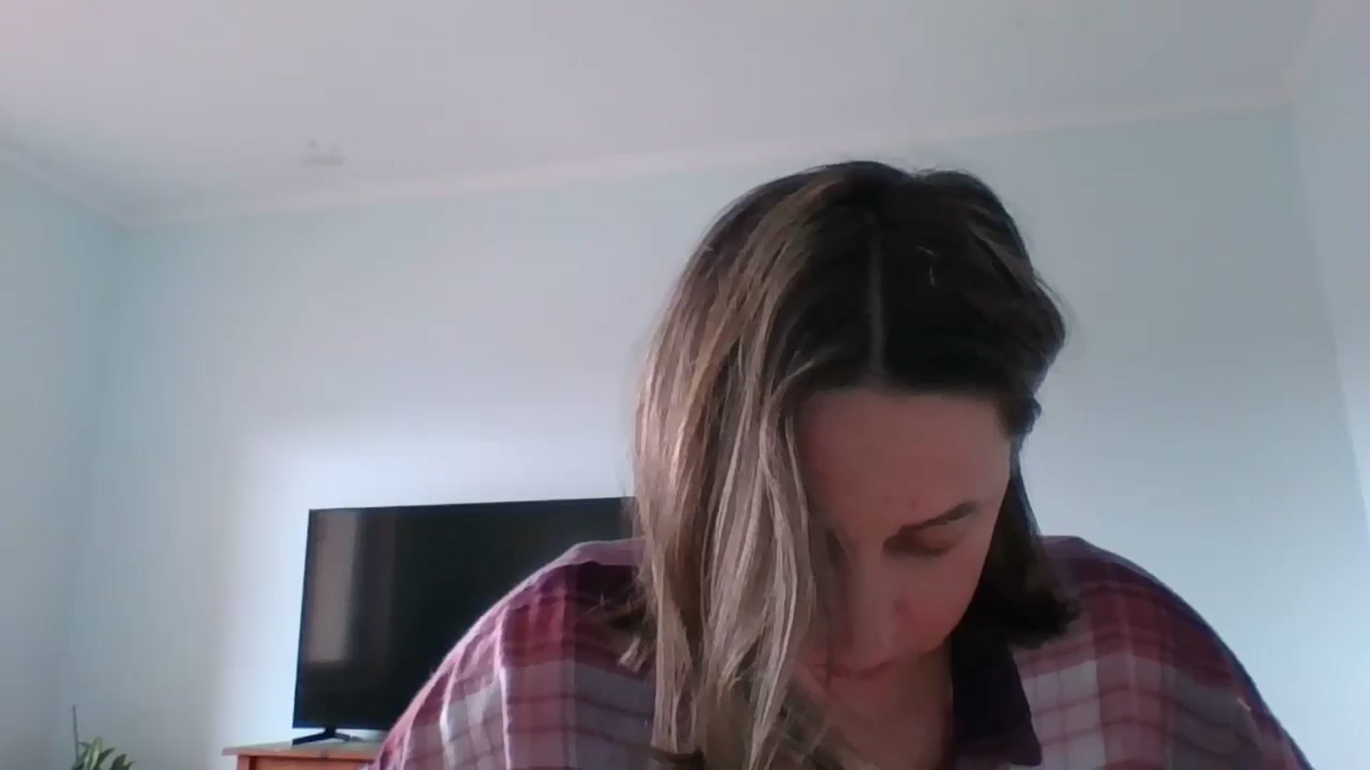 Gallery image thumbnail from Krissy_Lace's myfreecams stream on, 04/13/2026, 11:24 image 4 of 20