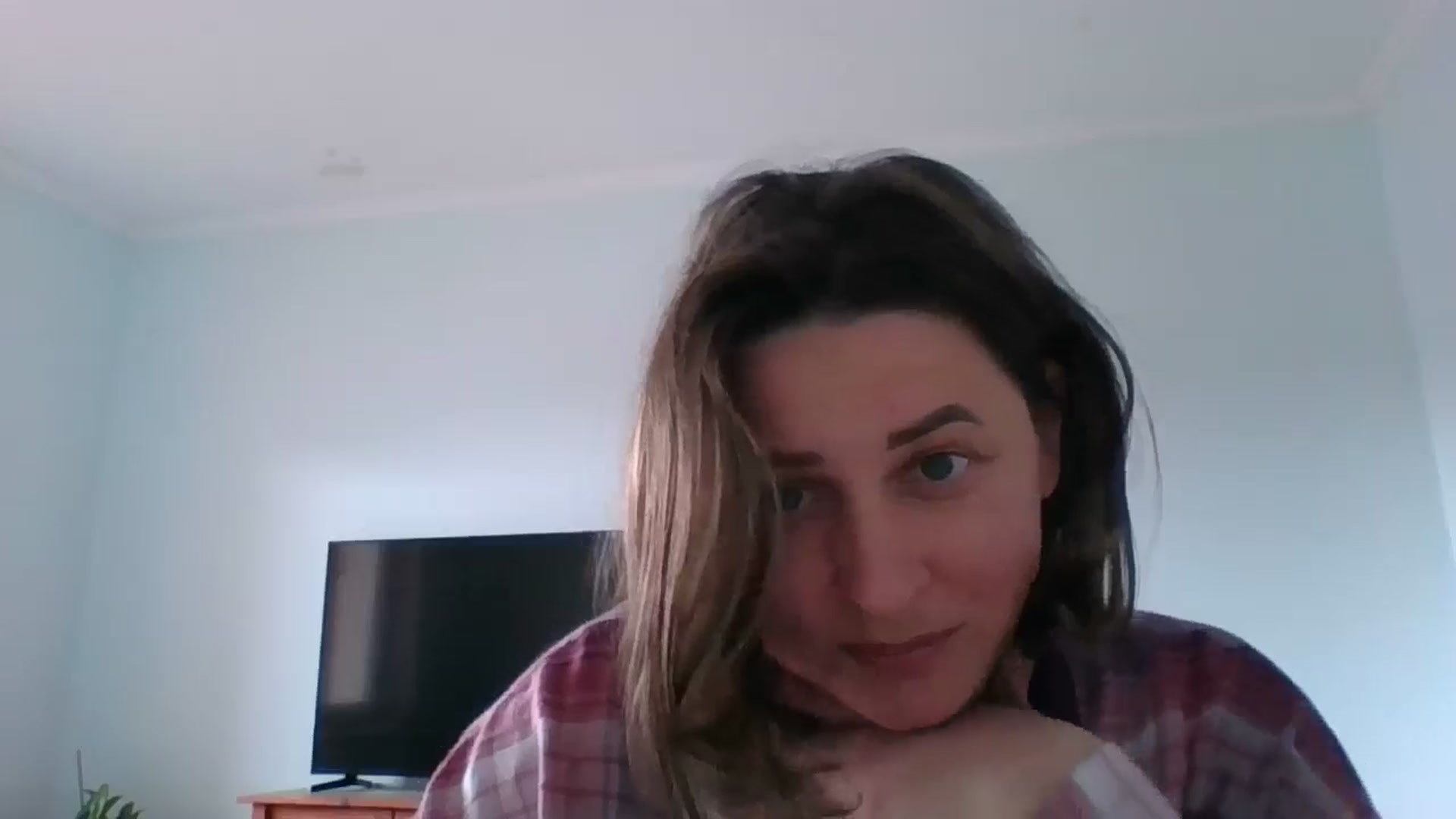 Gallery image thumbnail from Krissy_Lace's myfreecams stream on, 04/13/2026, 11:24 image 12 of 20