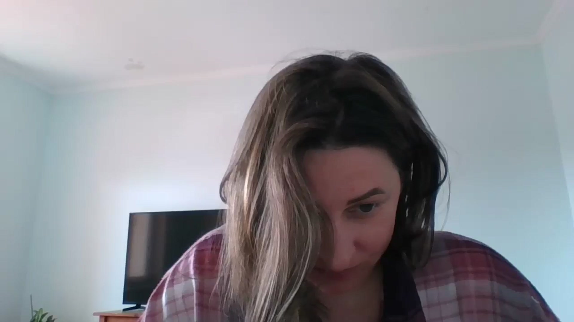 Gallery image thumbnail from Krissy_Lace's myfreecams stream on, 04/13/2026, 11:24 image 15 of 20