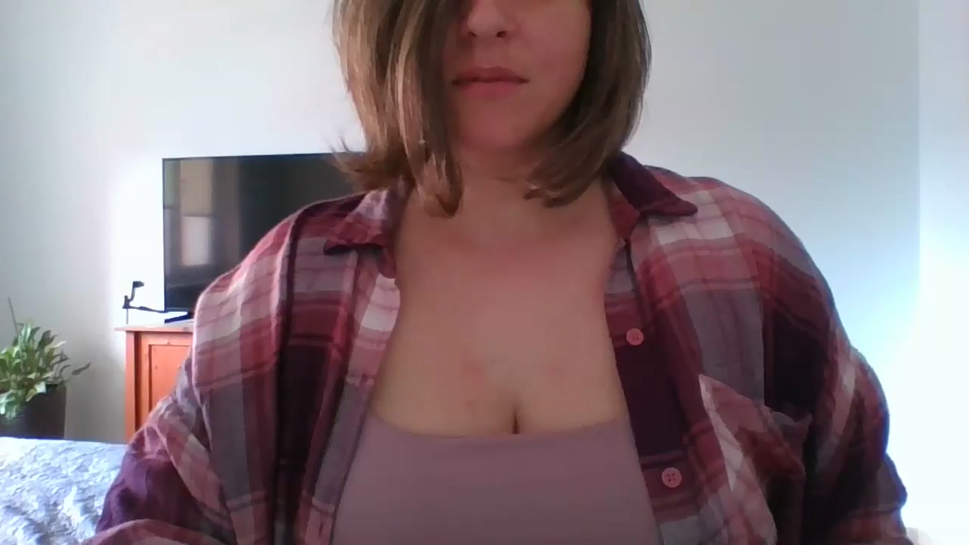 Gallery image thumbnail from Krissy_Lace's myfreecams stream on, 04/16/2026, 10:52 image 3 of 20
