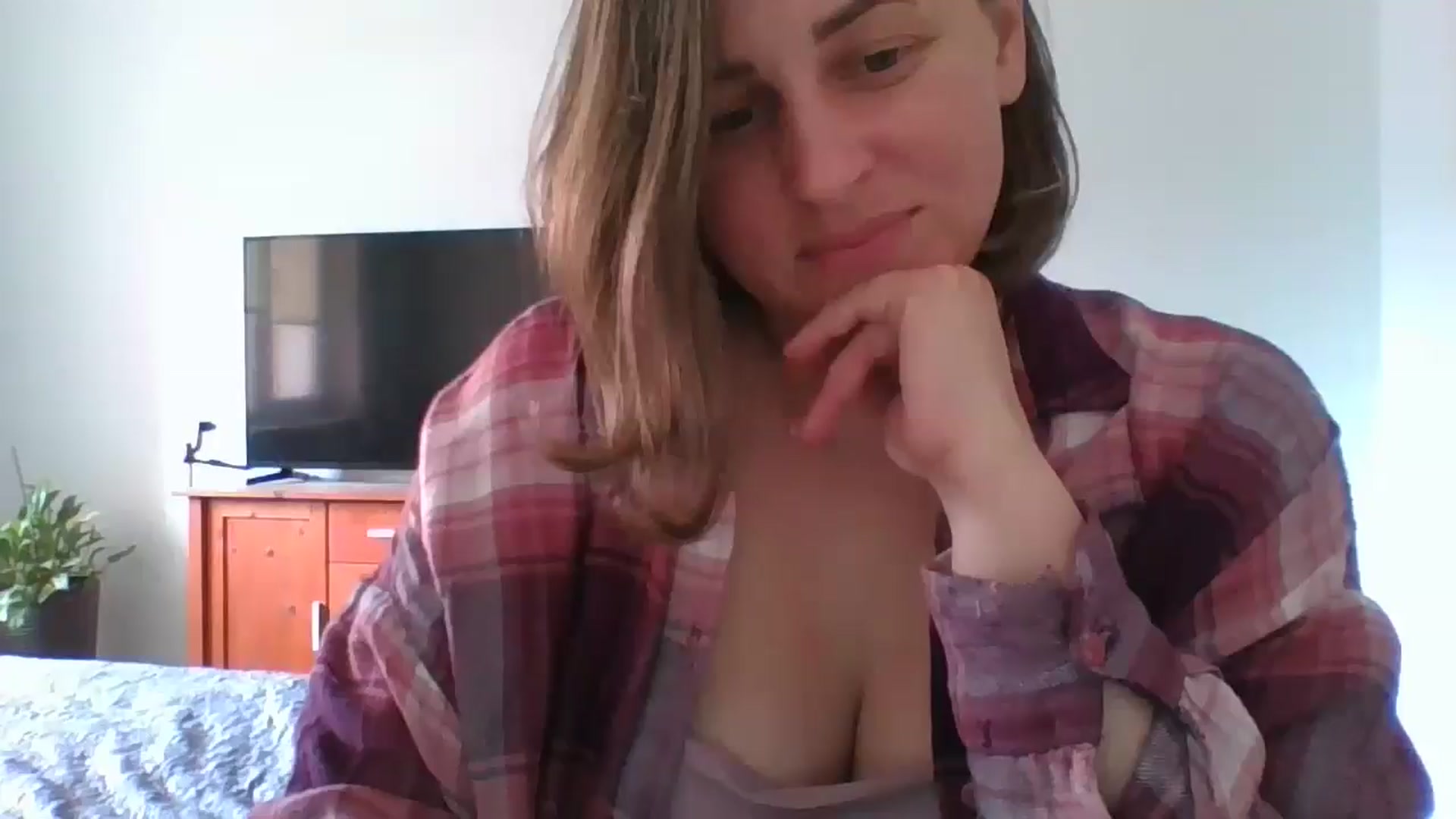 Gallery image thumbnail from Krissy_Lace's myfreecams stream on, 04/16/2026, 10:52 image 1 of 20