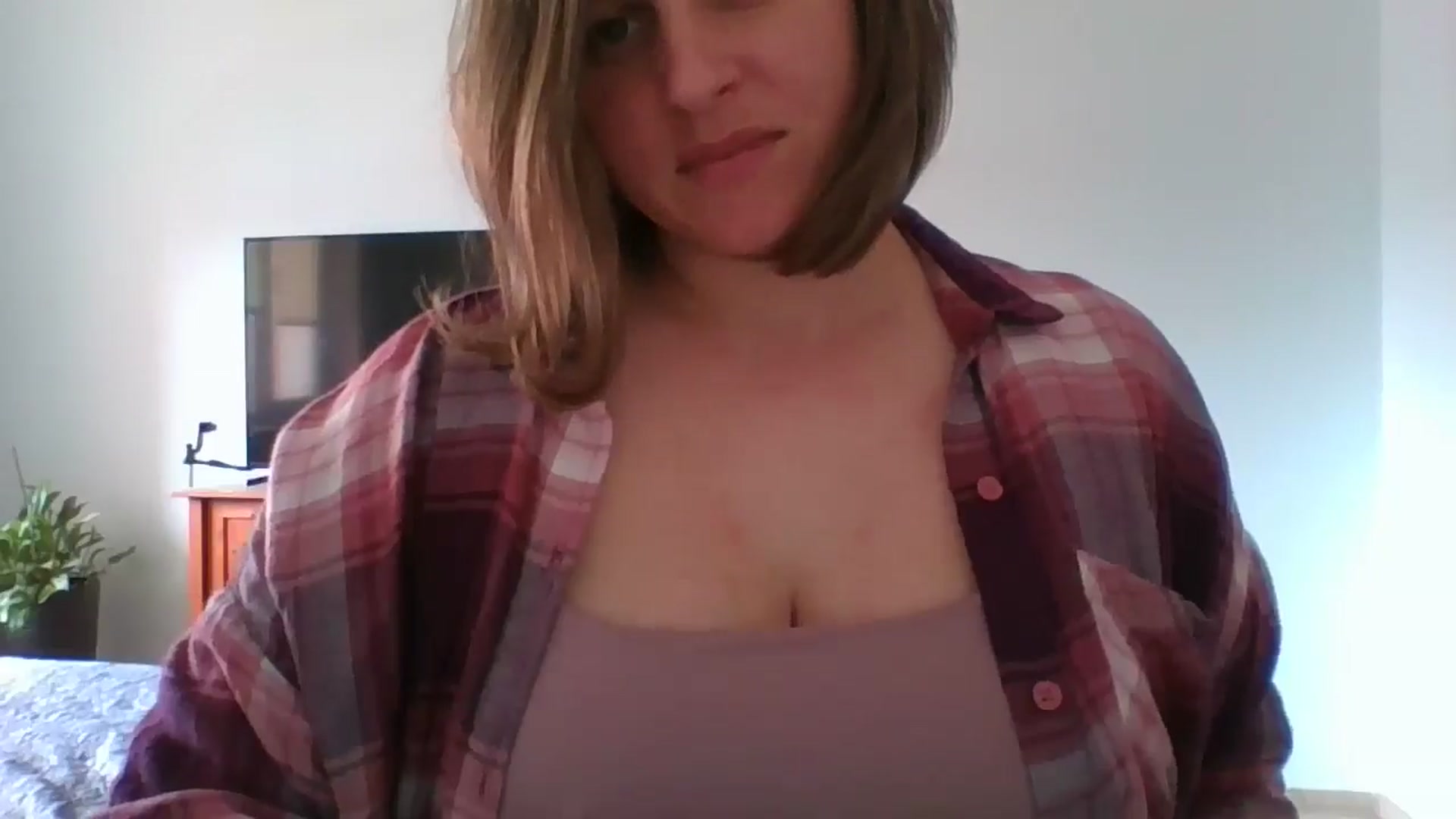 Gallery image thumbnail from Krissy_Lace's myfreecams stream on, 04/16/2026, 10:52 image 2 of 20