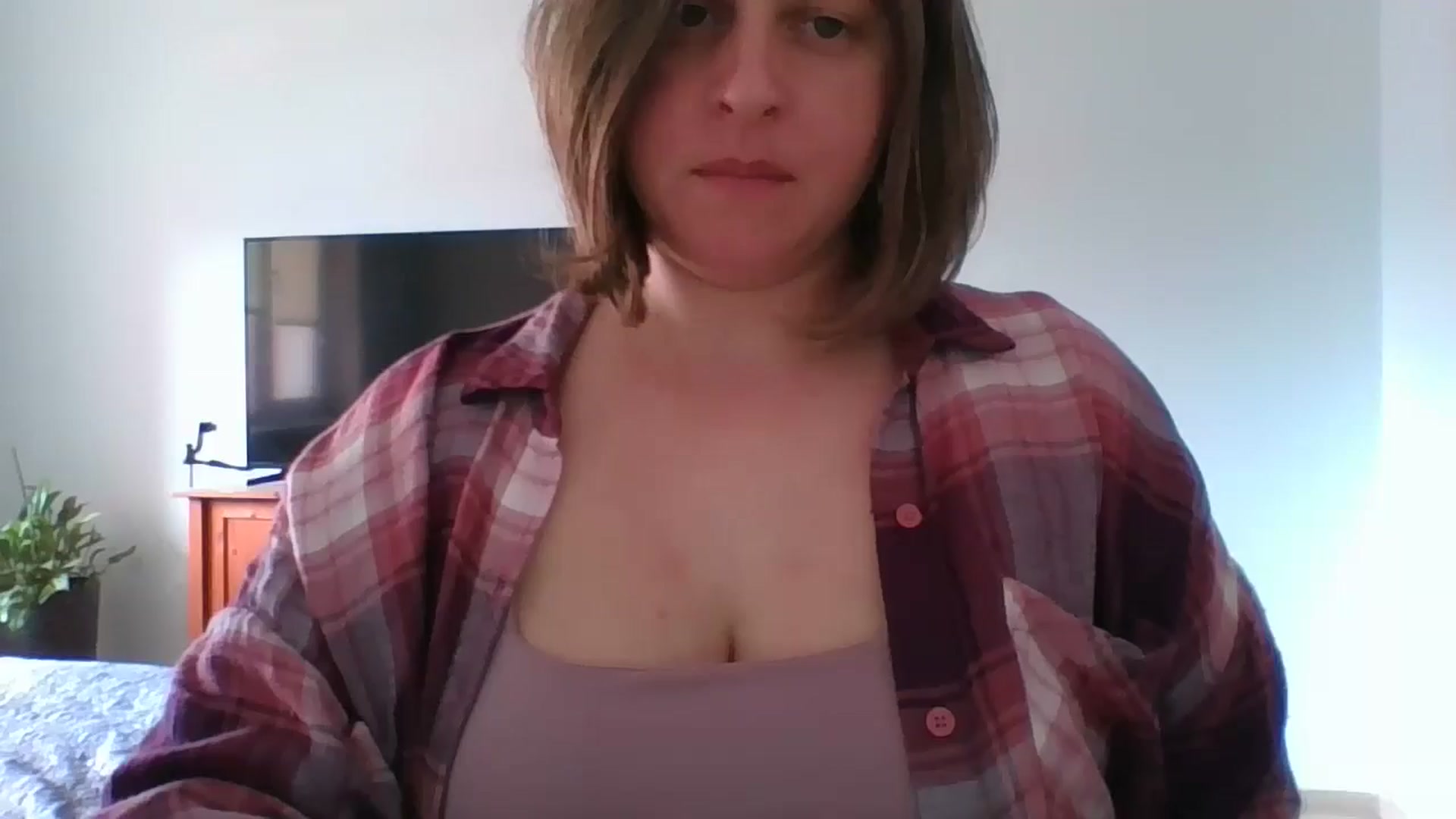 Gallery image thumbnail from Krissy_Lace's myfreecams stream on, 04/16/2026, 10:52 image 5 of 20
