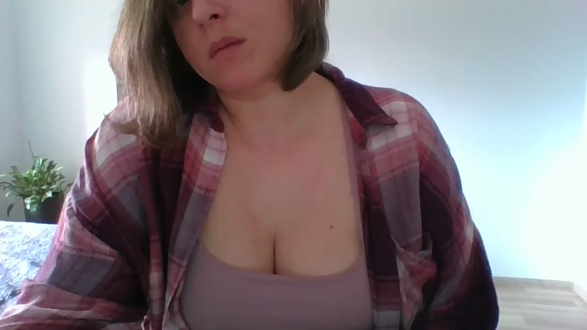 Gallery image thumbnail from Krissy_Lace's myfreecams stream on, 04/16/2026, 10:52 image 19 of 20