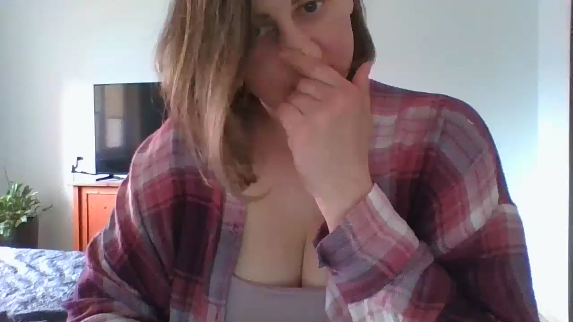 Gallery image thumbnail from Krissy_Lace's myfreecams stream on, 04/16/2026, 12:31 image 19 of 20