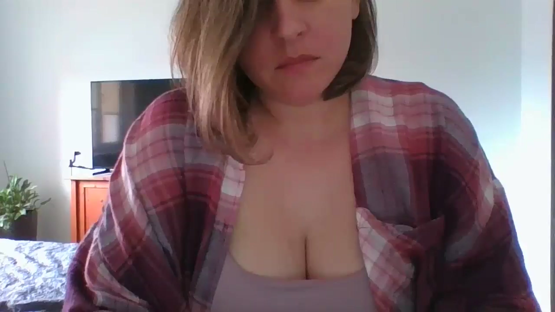 Gallery image thumbnail from Krissy_Lace's myfreecams stream on, 04/16/2026, 12:31 image 13 of 20