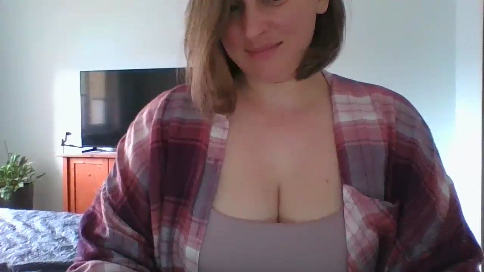 Gallery image thumbnail from Krissy_Lace's myfreecams stream on, 04/16/2026, 12:31 image 20 of 20