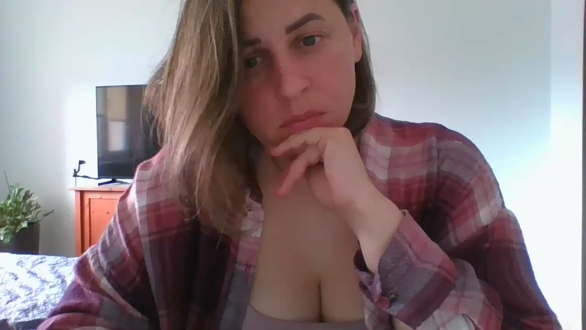 Gallery image thumbnail from Krissy_Lace's myfreecams stream on, 04/16/2026, 12:31 image 10 of 20
