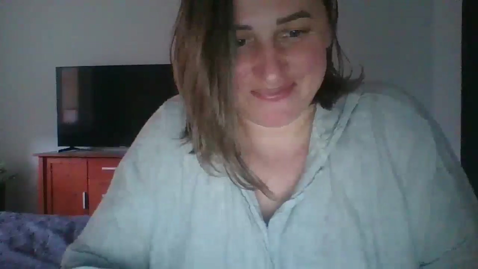 Gallery image thumbnail from Krissy_Lace's myfreecams stream on, 04/20/2026, 13:33 image 16 of 20