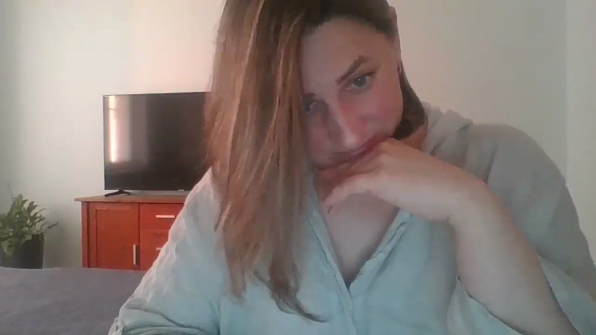 Gallery image thumbnail from Krissy_Lace's myfreecams stream on, 04/21/2026, 16:45 image 12 of 20