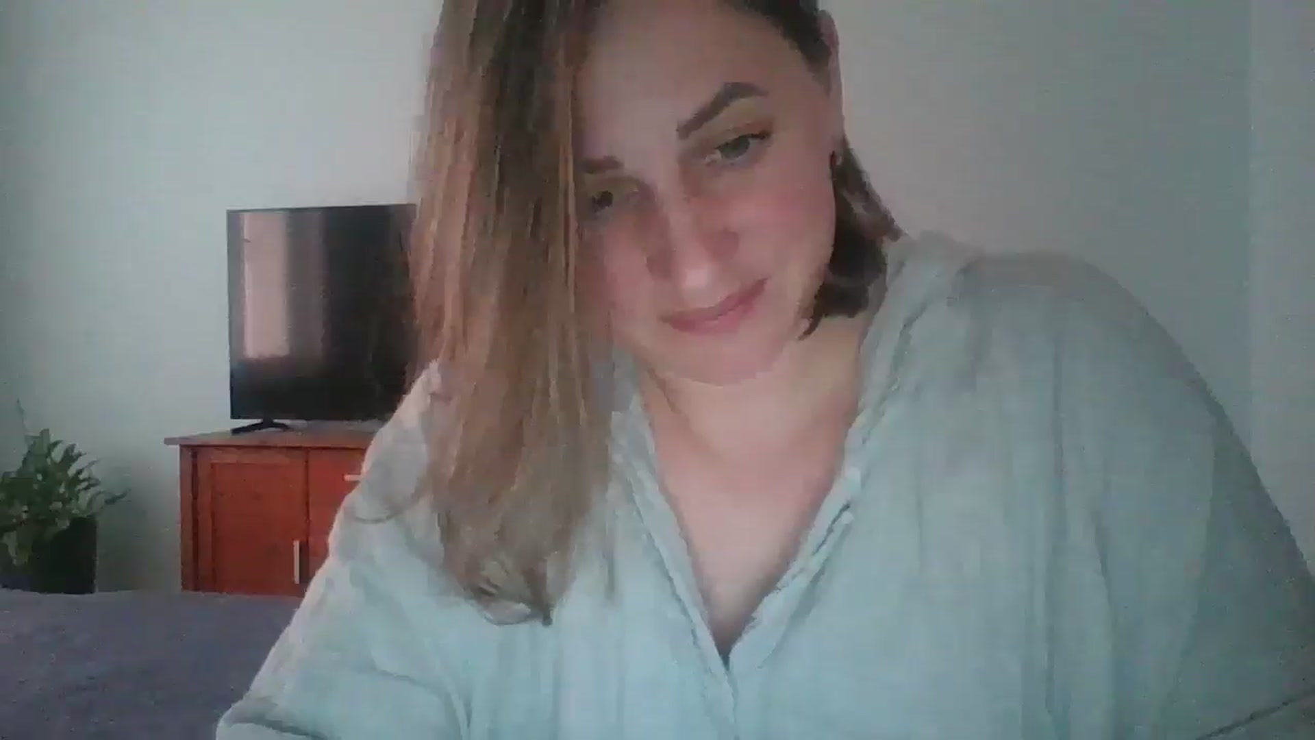 Gallery image thumbnail from Krissy_Lace's myfreecams stream on, 04/21/2026, 16:45 image 18 of 20