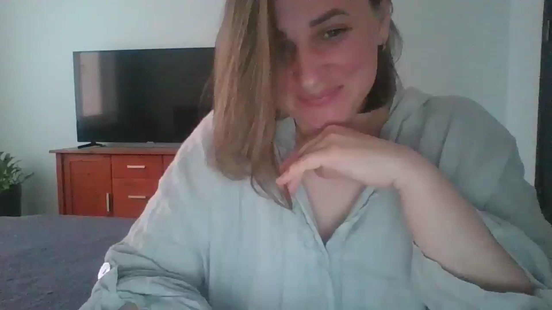 Gallery image thumbnail from Krissy_Lace's myfreecams stream on, 04/21/2026, 16:45 image 1 of 20