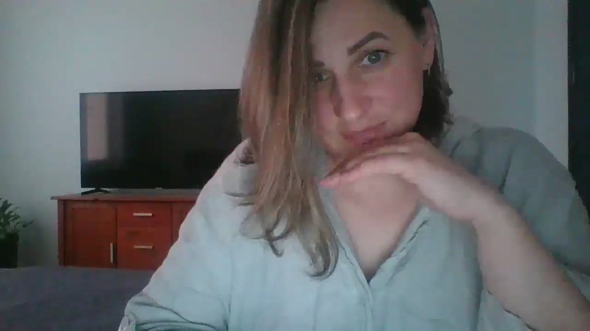 Gallery image thumbnail from Krissy_Lace's myfreecams stream on, 04/21/2026, 16:45 image 5 of 20