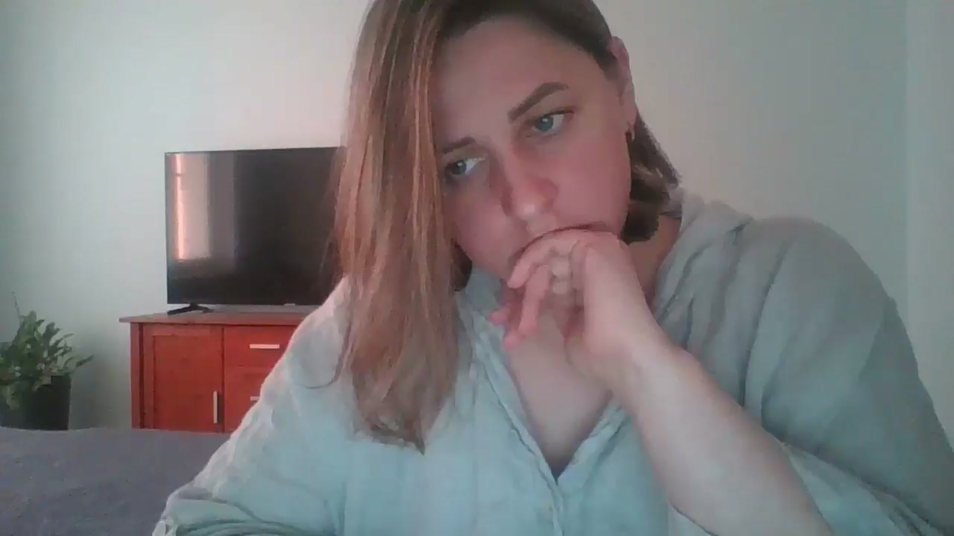 Gallery image thumbnail from Krissy_Lace's myfreecams stream on, 04/21/2026, 16:45 image 16 of 20