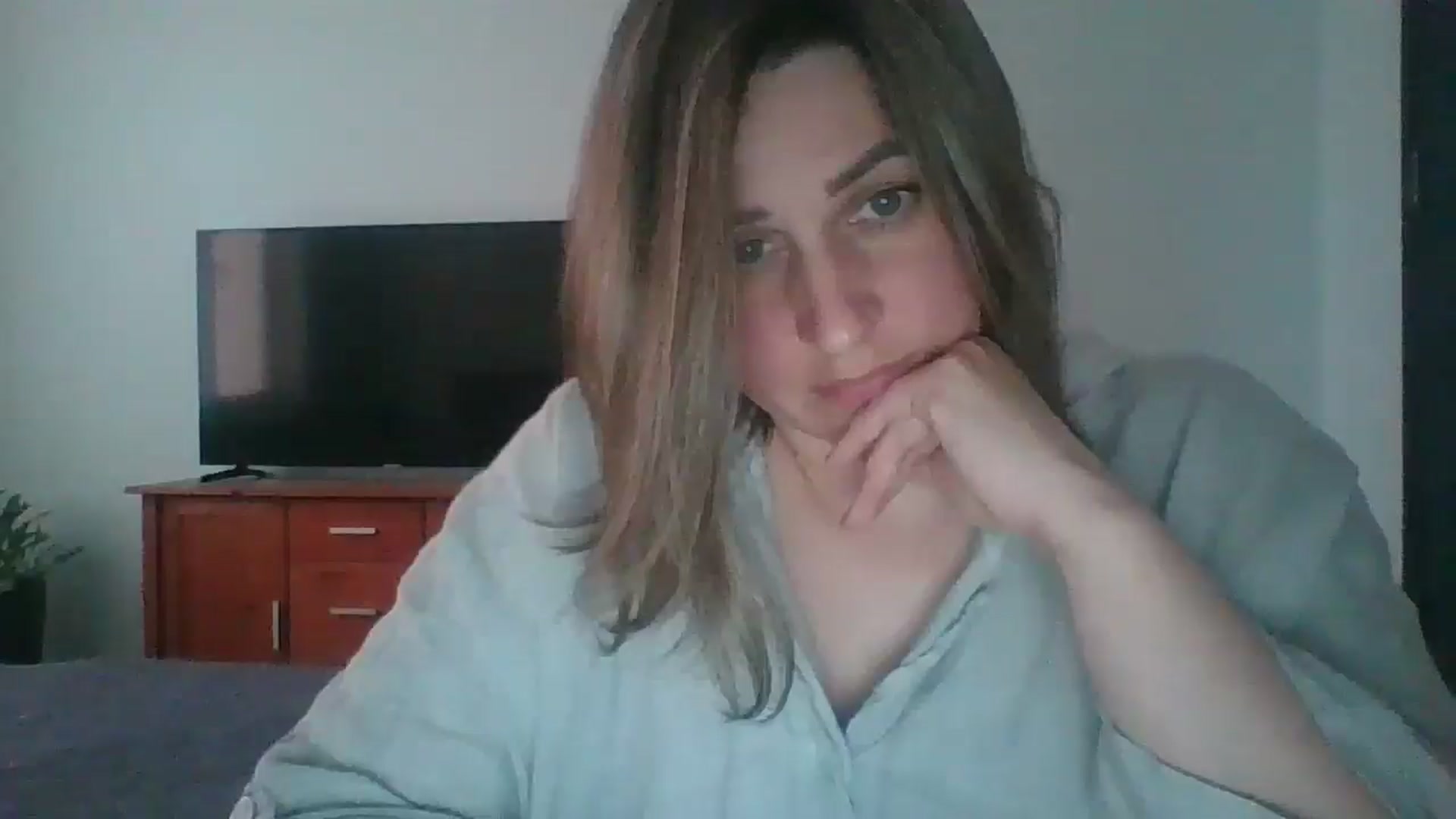 Gallery image thumbnail from Krissy_Lace's myfreecams stream on, 04/21/2026, 16:45 image 4 of 20
