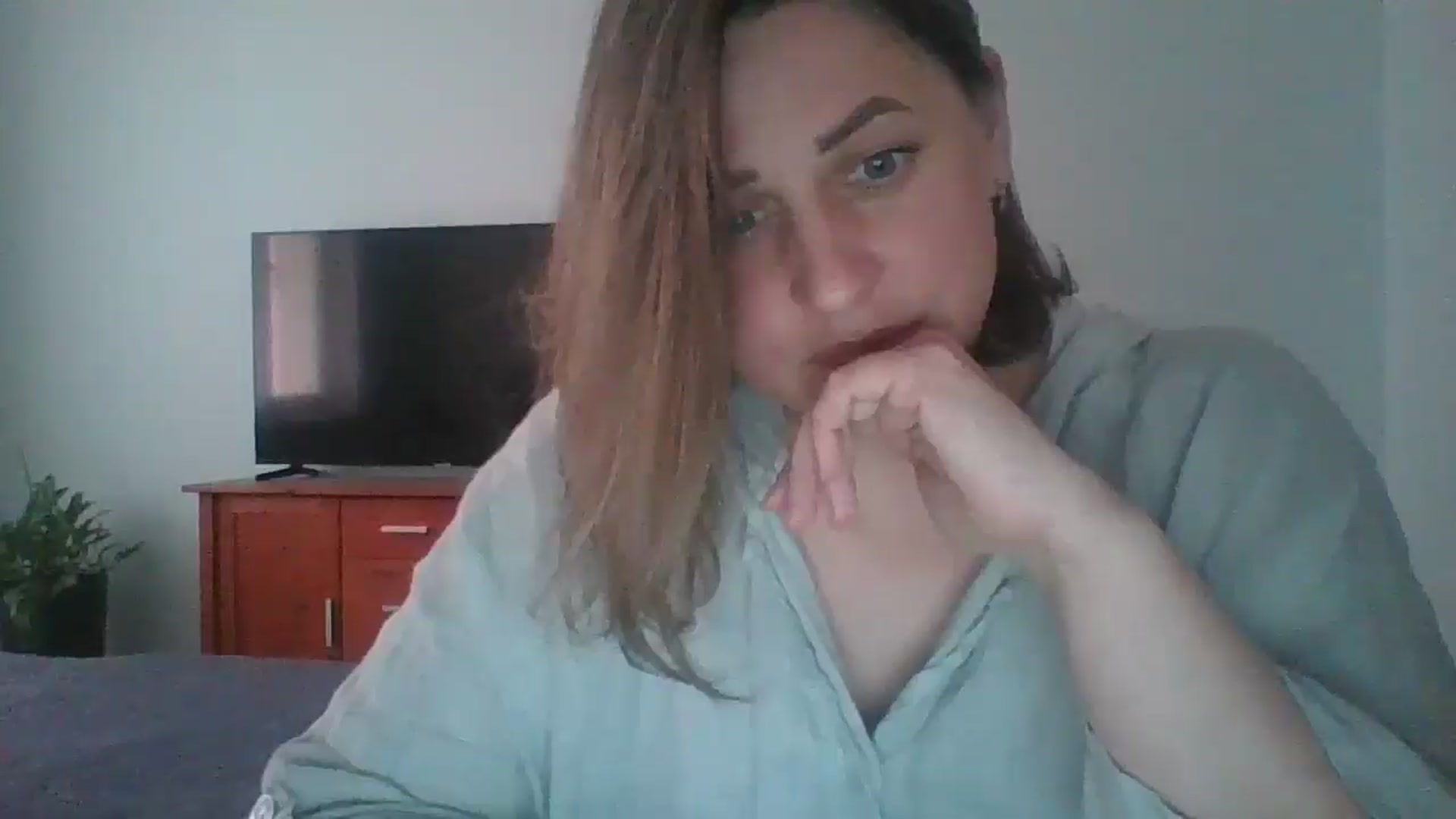 Gallery image thumbnail from Krissy_Lace's myfreecams stream on, 04/21/2026, 16:45 image 10 of 20