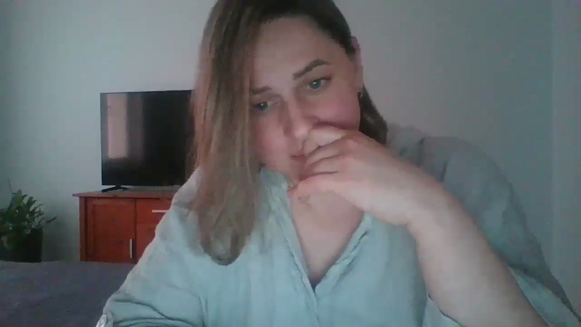 Gallery image thumbnail from Krissy_Lace's myfreecams stream on, 04/21/2026, 16:45 image 20 of 20