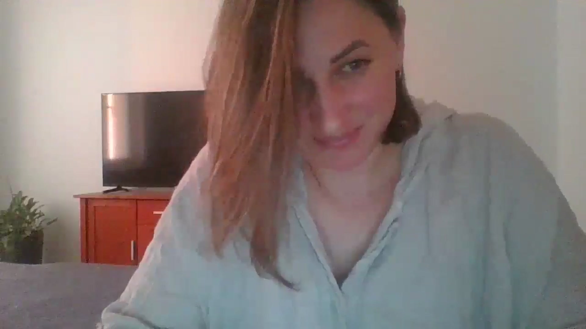 Gallery image thumbnail from Krissy_Lace's myfreecams stream on, 04/21/2026, 16:45 image 13 of 20