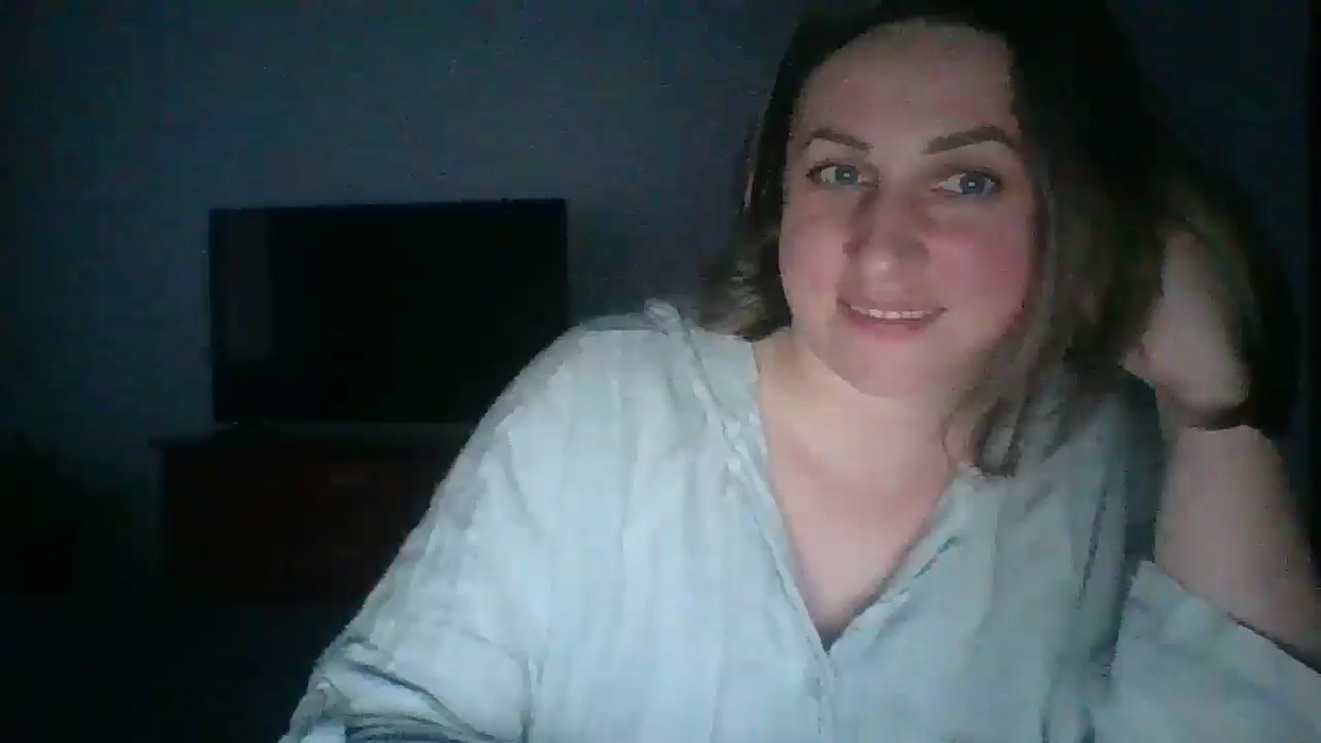Gallery image thumbnail from Krissy_Lace's myfreecams stream on, 04/21/2026, 17:40 image 11 of 20