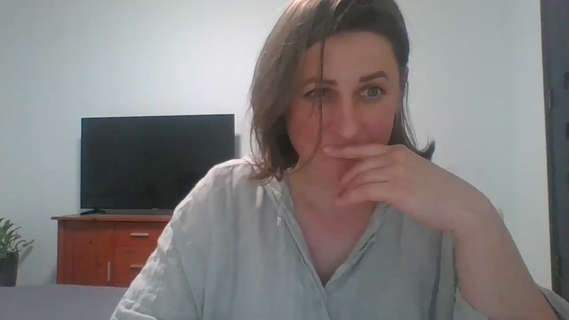 Gallery image thumbnail from Krissy_Lace's myfreecams stream on, 04/21/2026, 17:40 image 18 of 20