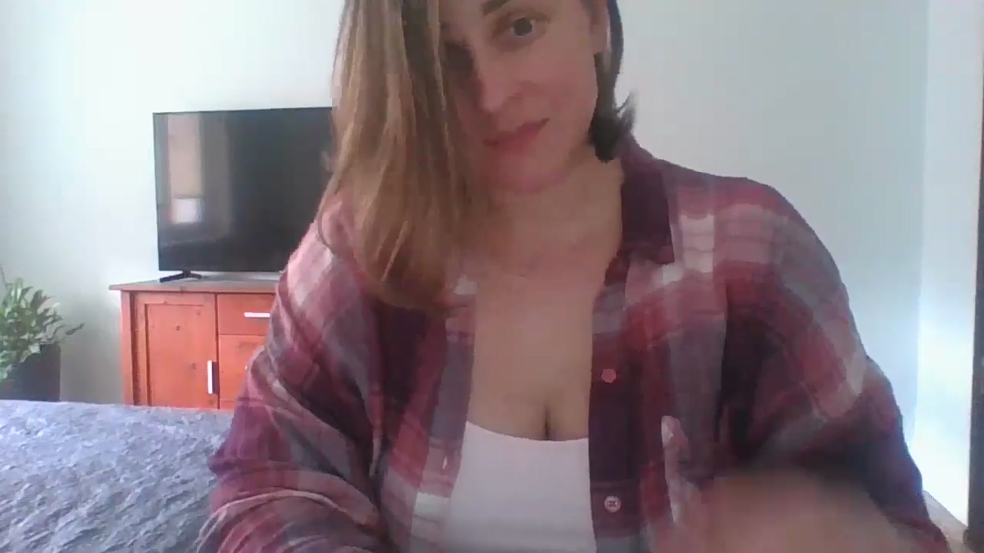 Gallery image thumbnail from Krissy_Lace's myfreecams stream on, 04/22/2026, 12:02 image 5 of 20