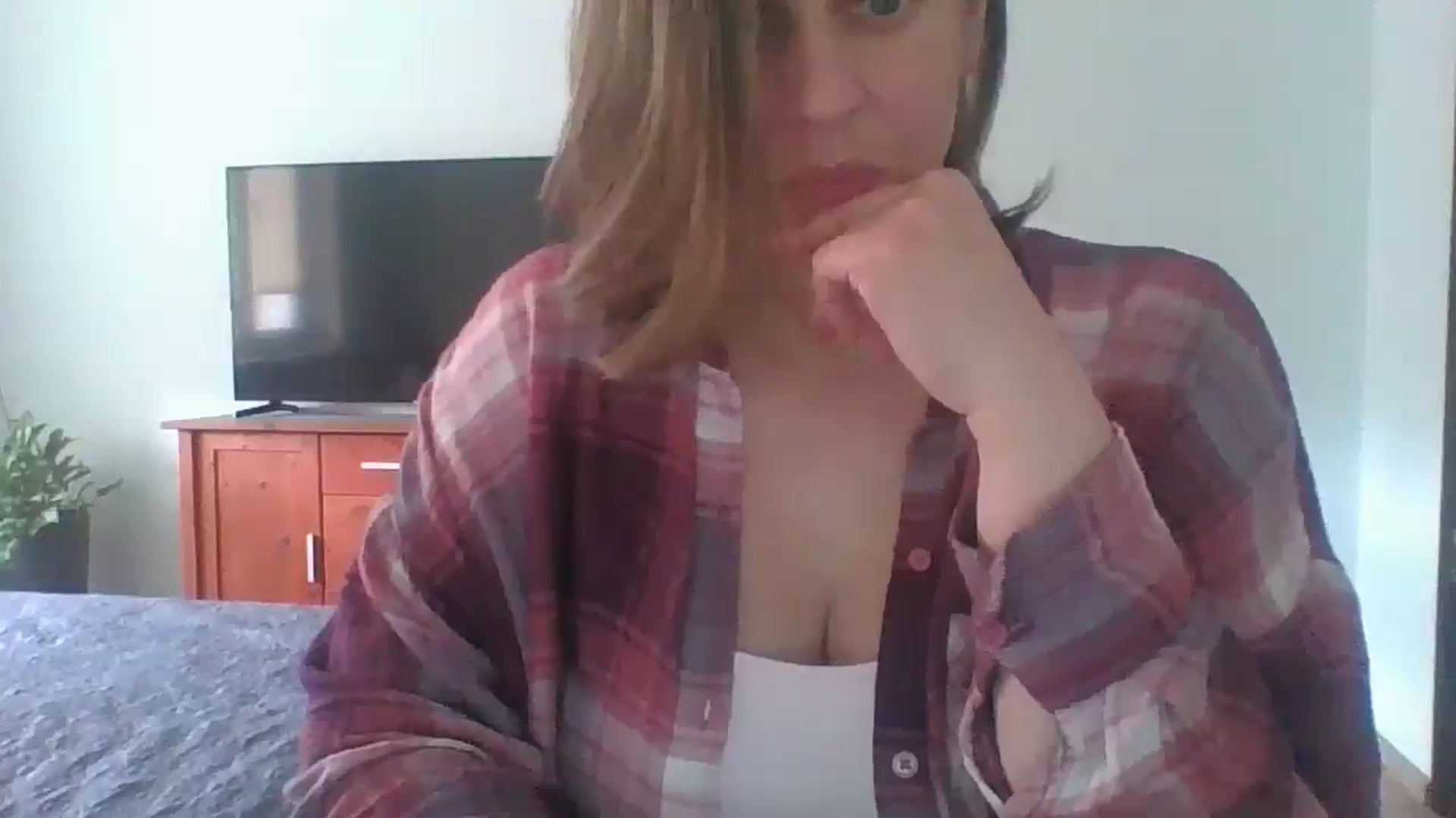Gallery image thumbnail from Krissy_Lace's myfreecams stream on, 04/22/2026, 12:02 image 11 of 20
