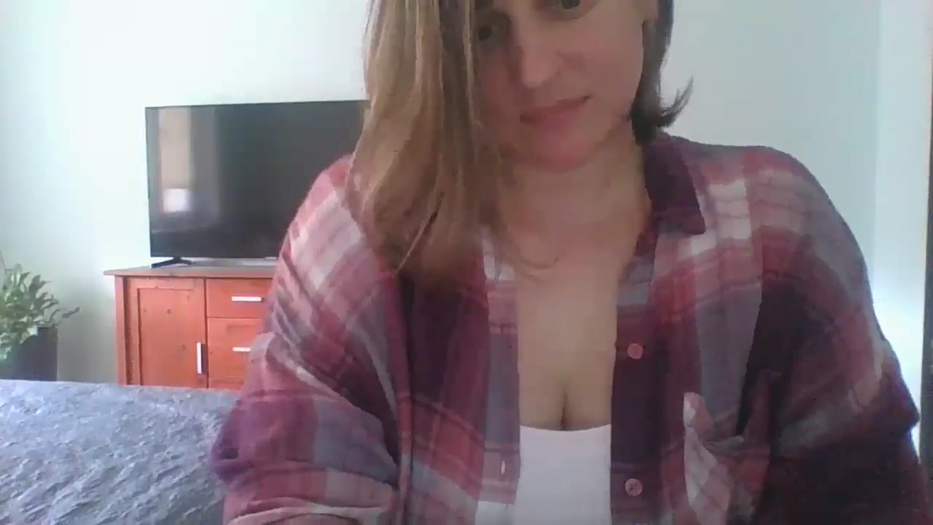 Gallery image thumbnail from Krissy_Lace's myfreecams stream on, 04/22/2026, 12:02 image 10 of 20