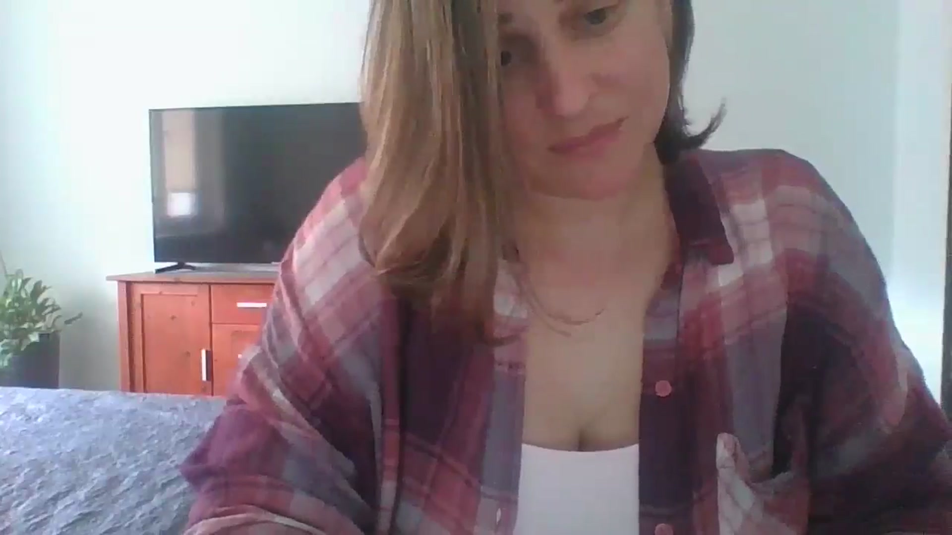Gallery image thumbnail from Krissy_Lace's myfreecams stream on, 04/22/2026, 12:02 image 13 of 20
